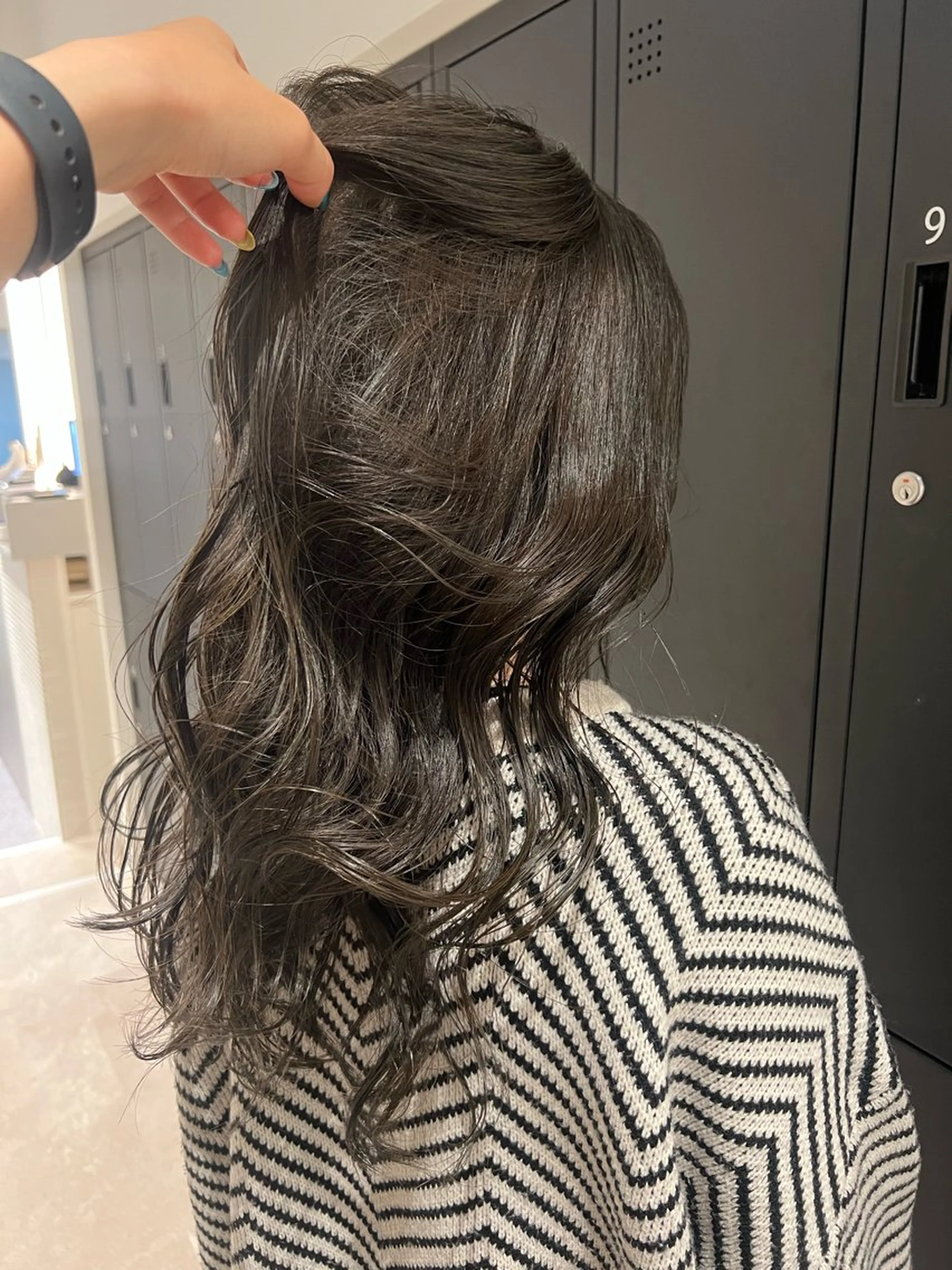 ロング カラー ダークグレー ダークグレージュ グレージュ カット ヘアカラー 暗髪カラー🫐パーマ おくだりんかのヘアスタイル