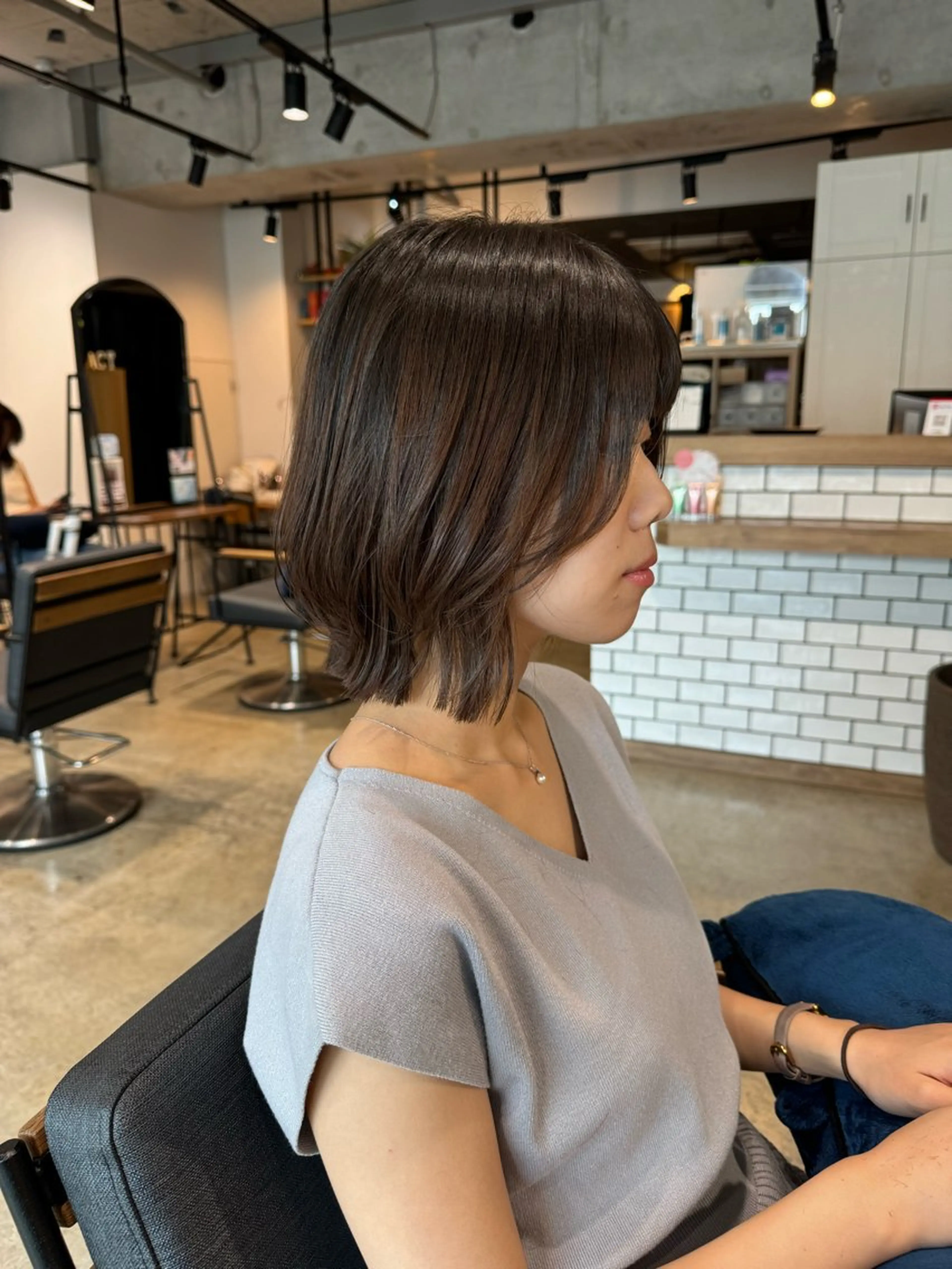 ショート ボブレイヤー ボブ くびれヘア レイヤーカット 外ハネヘア 渡邉 涼香のヘアスタイル