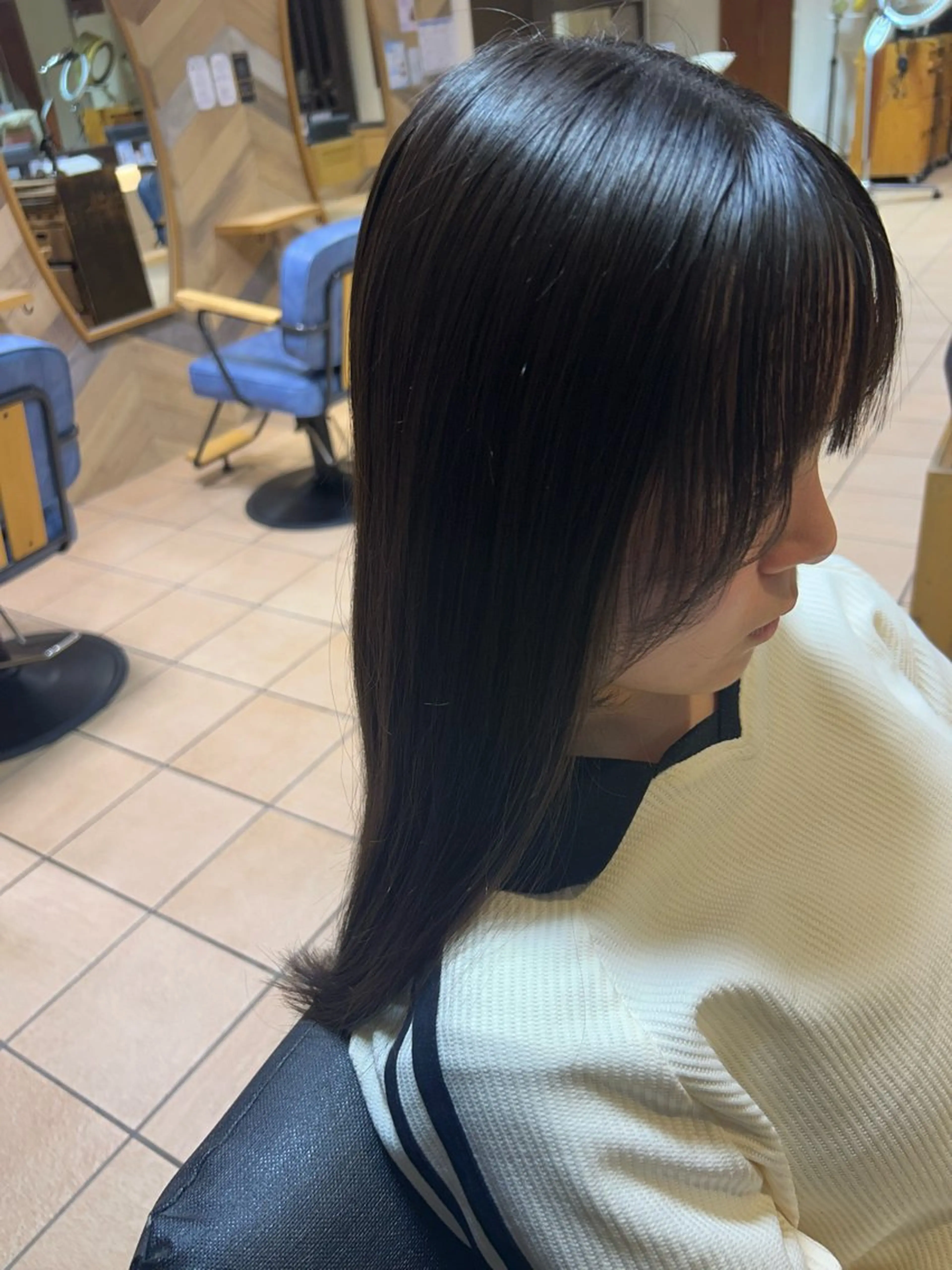 ロング 顔まわりレイヤー 顔周りカット レイヤーカット ロング 宮川 桃英のヘアスタイル