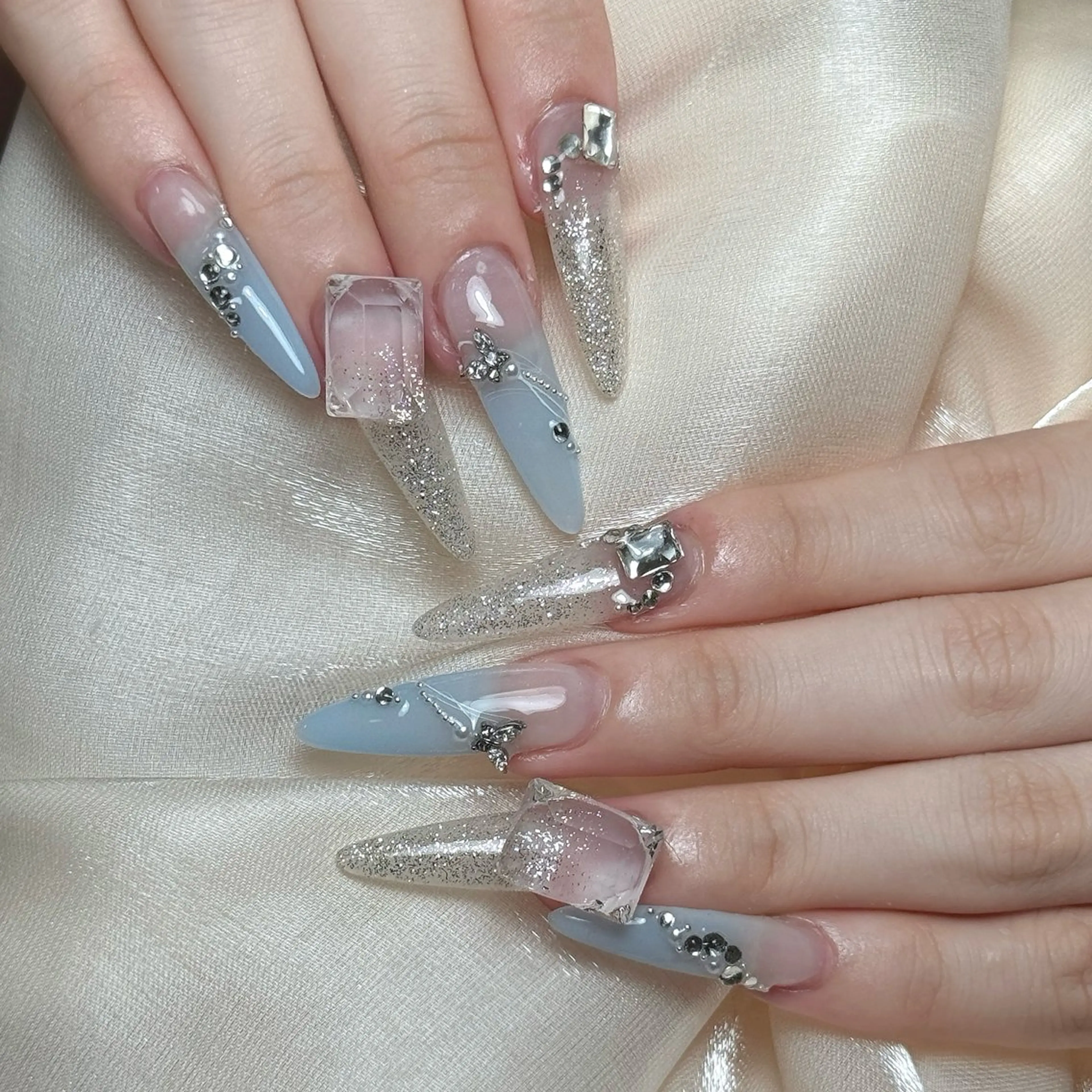 ネイル マギー ネイル🦋のネイルデザイン