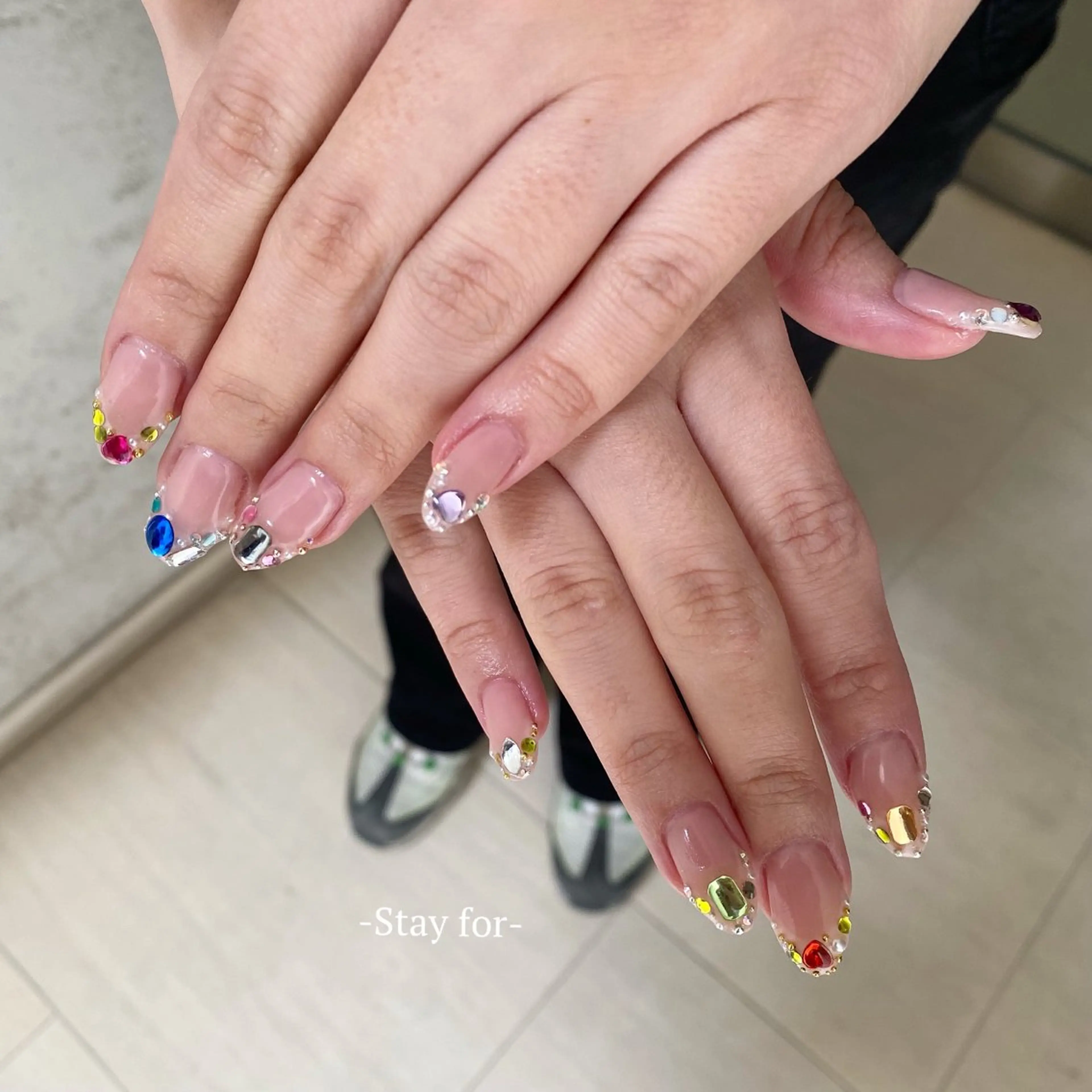 ネイル フレンチネイル キラキラネイル 持ち込み Stay for_ Sanaのネイルデザイン