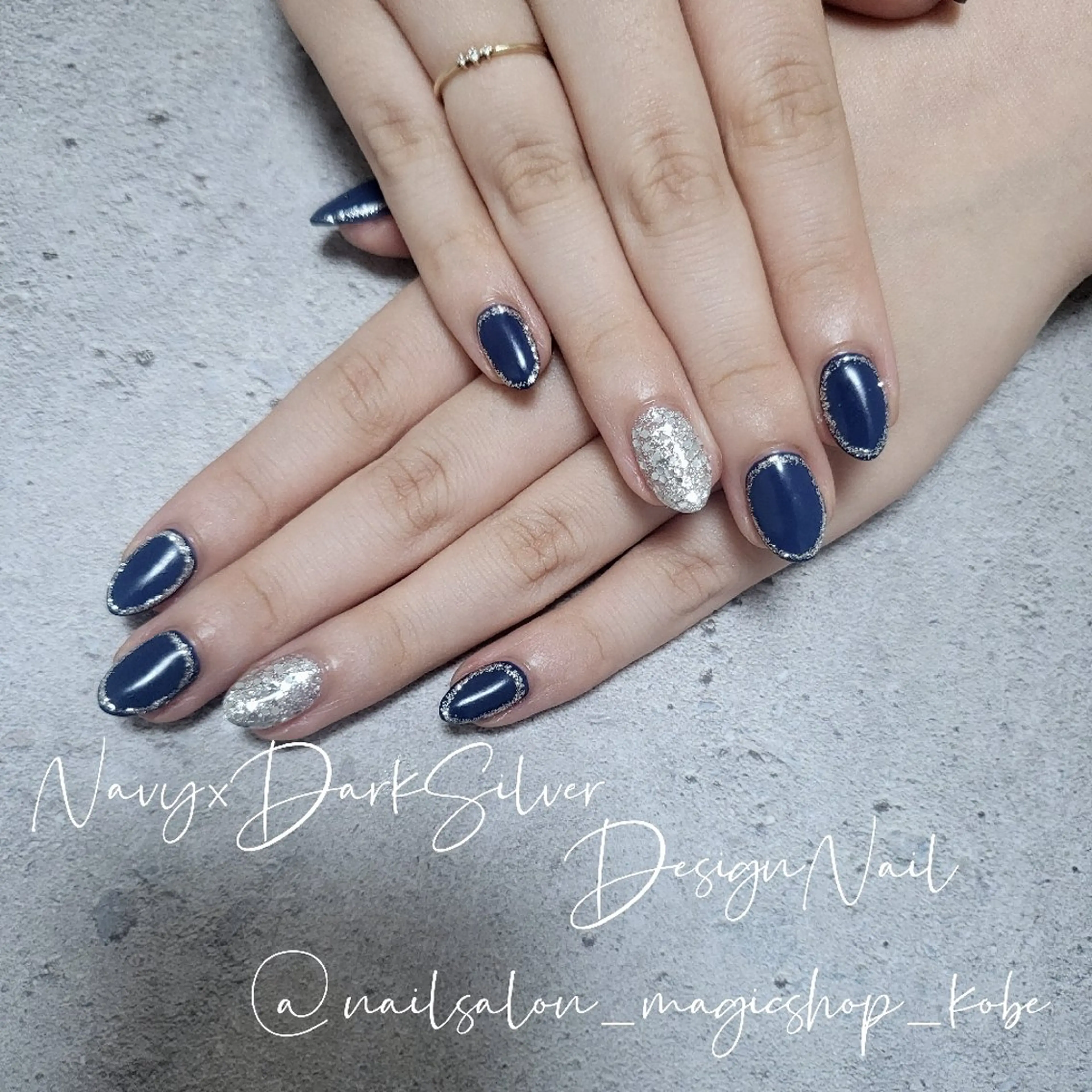 ネイル ジェルネイル ラメ(グリッター) ネイビー ワンカラーネイル シルバー ハンドネイル Nailsalon MagicShopのネイルデザイン