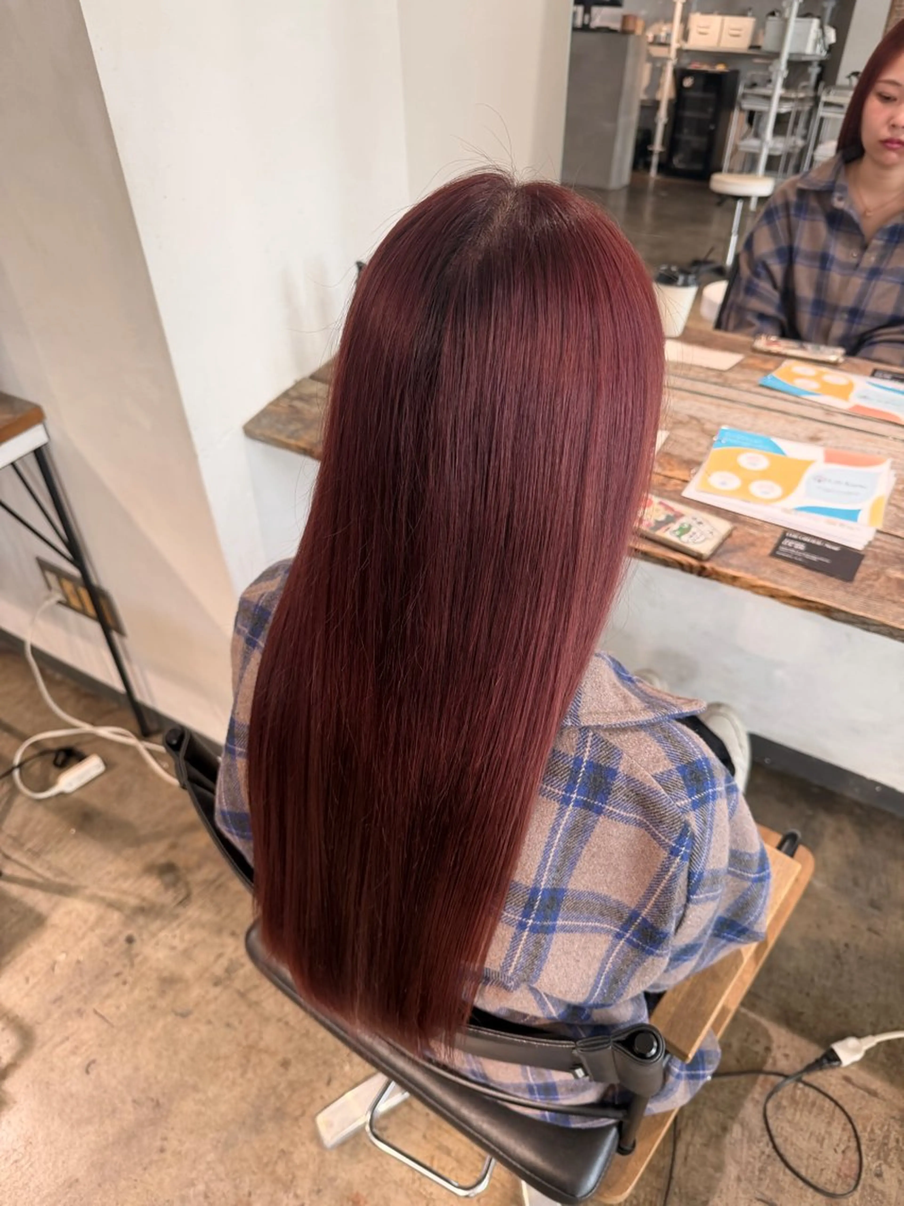 ロング カラー ベージュカラー ブリーチ ボルドーカラー ブラウンカラー カシス ヘアカラー トリートメント ワンカラー/ 暖色カラー/宮本恵佑のヘアスタイル