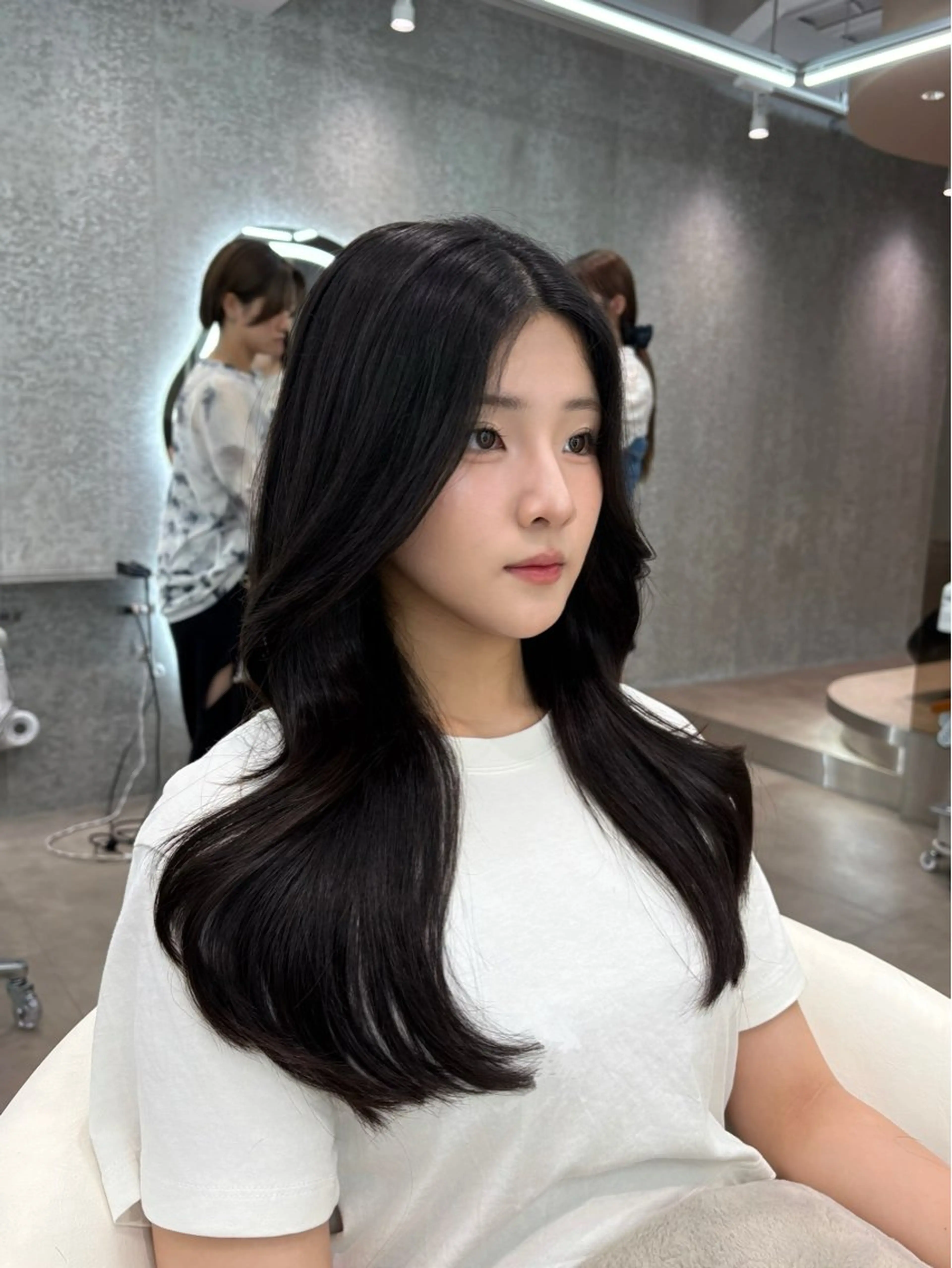ロング カラー ヘアアレンジ アッシュ 黒髪 ブリーチ ブルーカラー ブルーブラック カット ヘアカラー トリートメント ヘアセット 大宮‎🤍韓国ヘア‎ 髪質改善 佐藤 和のヘアスタイル