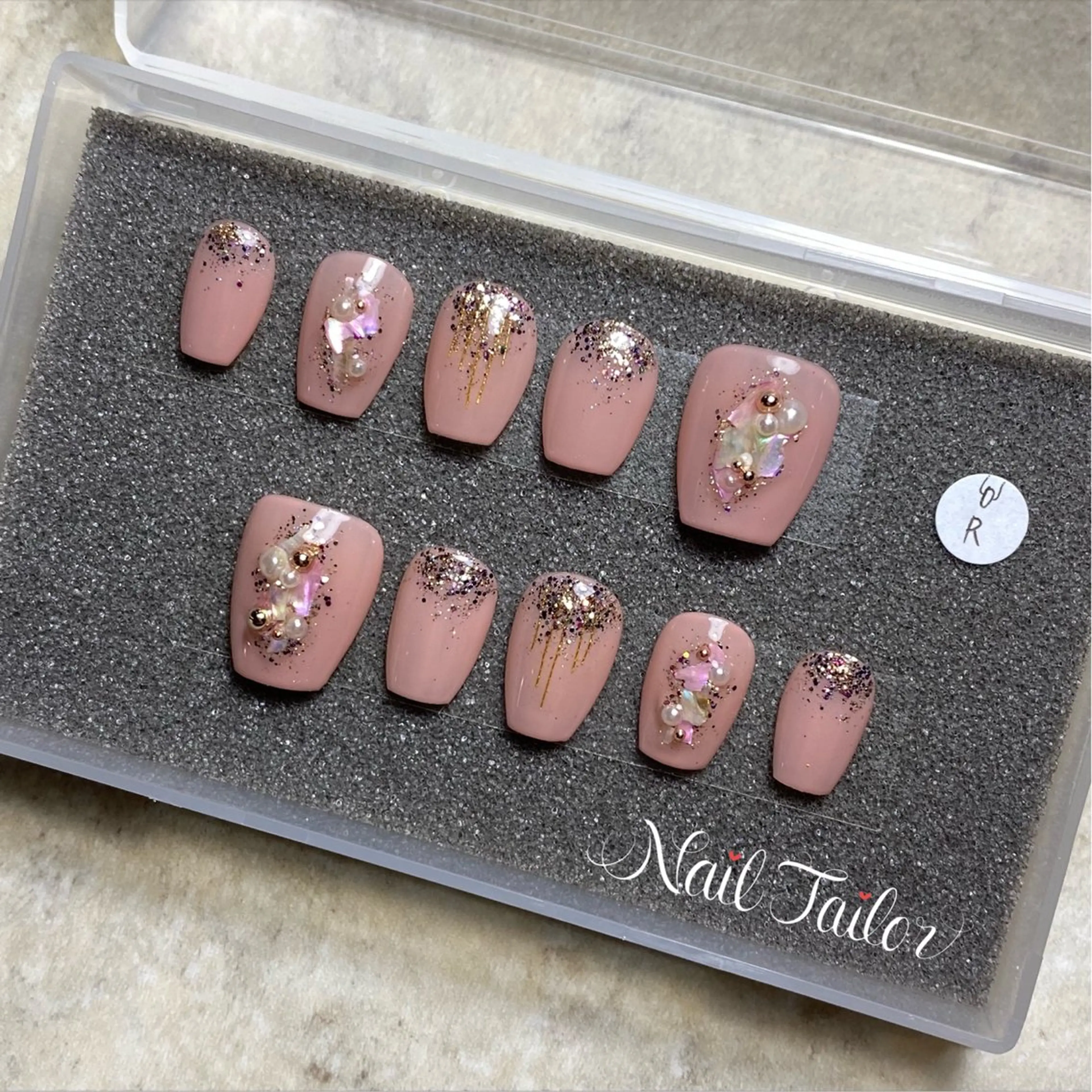 ネイル キラキラネイル ピンク ネイルチップ ブライダルネイル ハンドネイル 〜Nail Tailor〜　ネイルテイラー所属・NailTailor ネイルテイラーのネイルデザイン