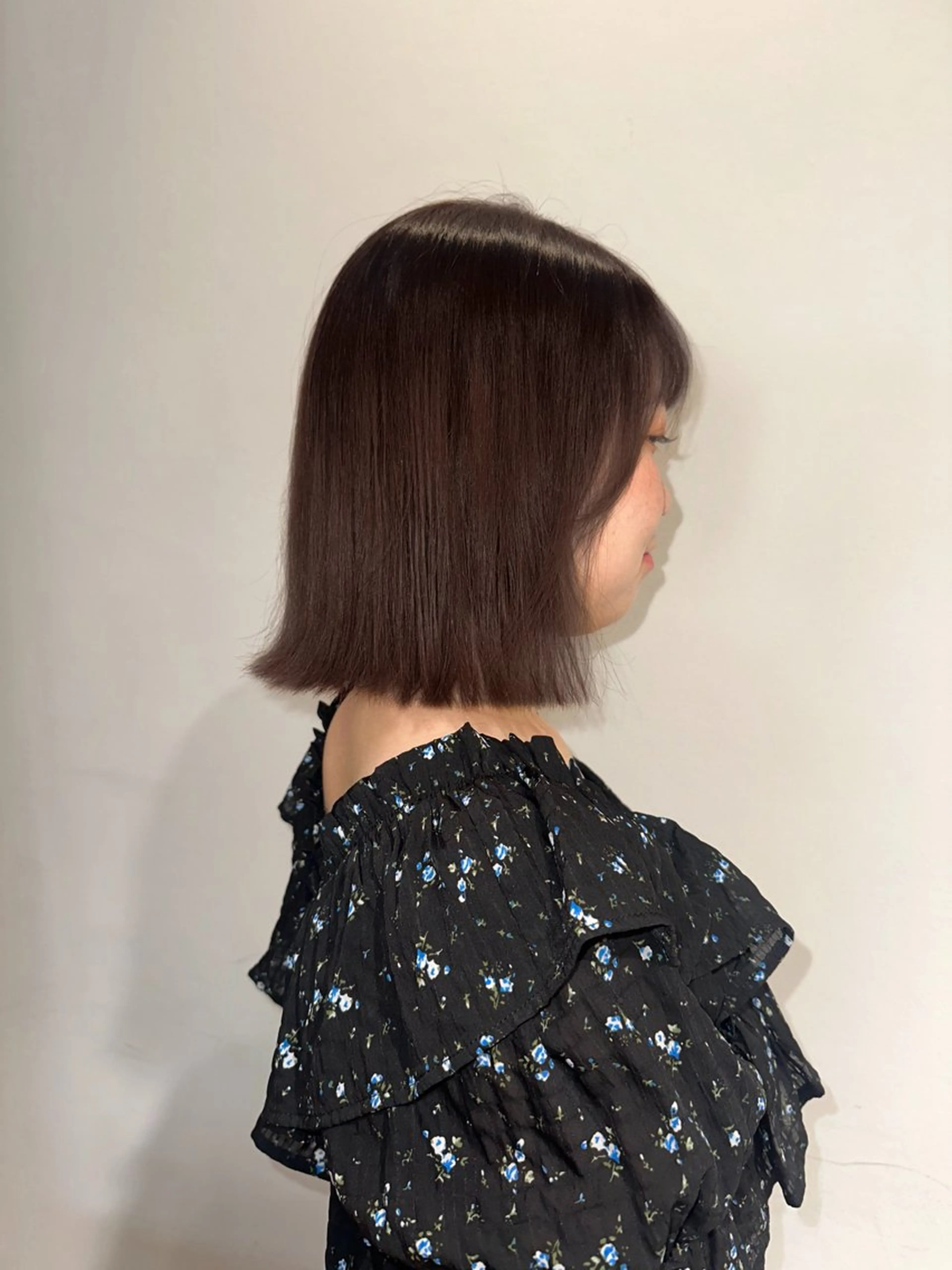 ミディアム カラー 塩澤 榛奈のヘアスタイル