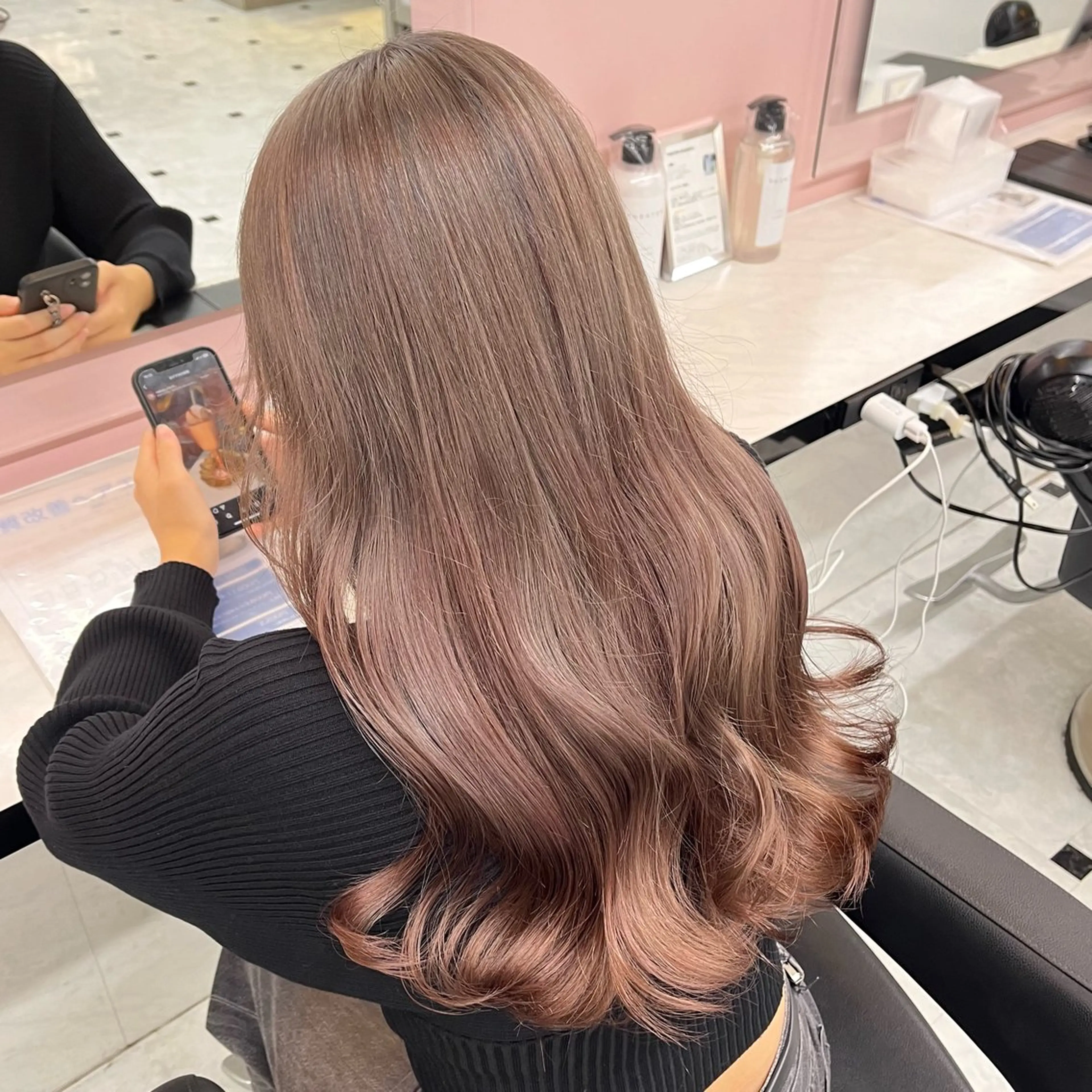セミロング カラー ヘアアレンジ 🍒透明感カラー🌨 🥕ハイトーンカラーのヘアスタイル