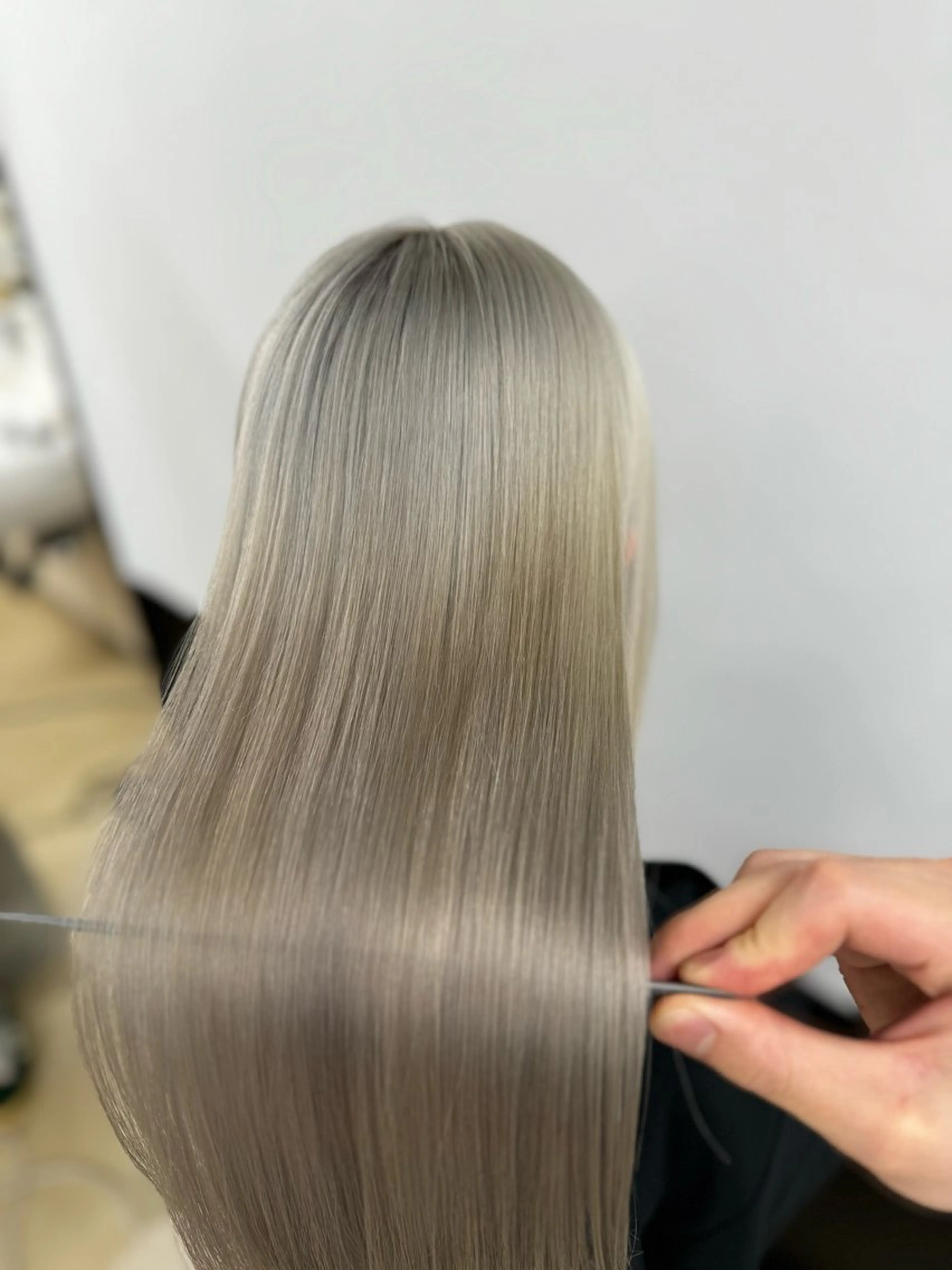 ロング ブリーチ縮毛矯正 💎TAICHIのヘアスタイル