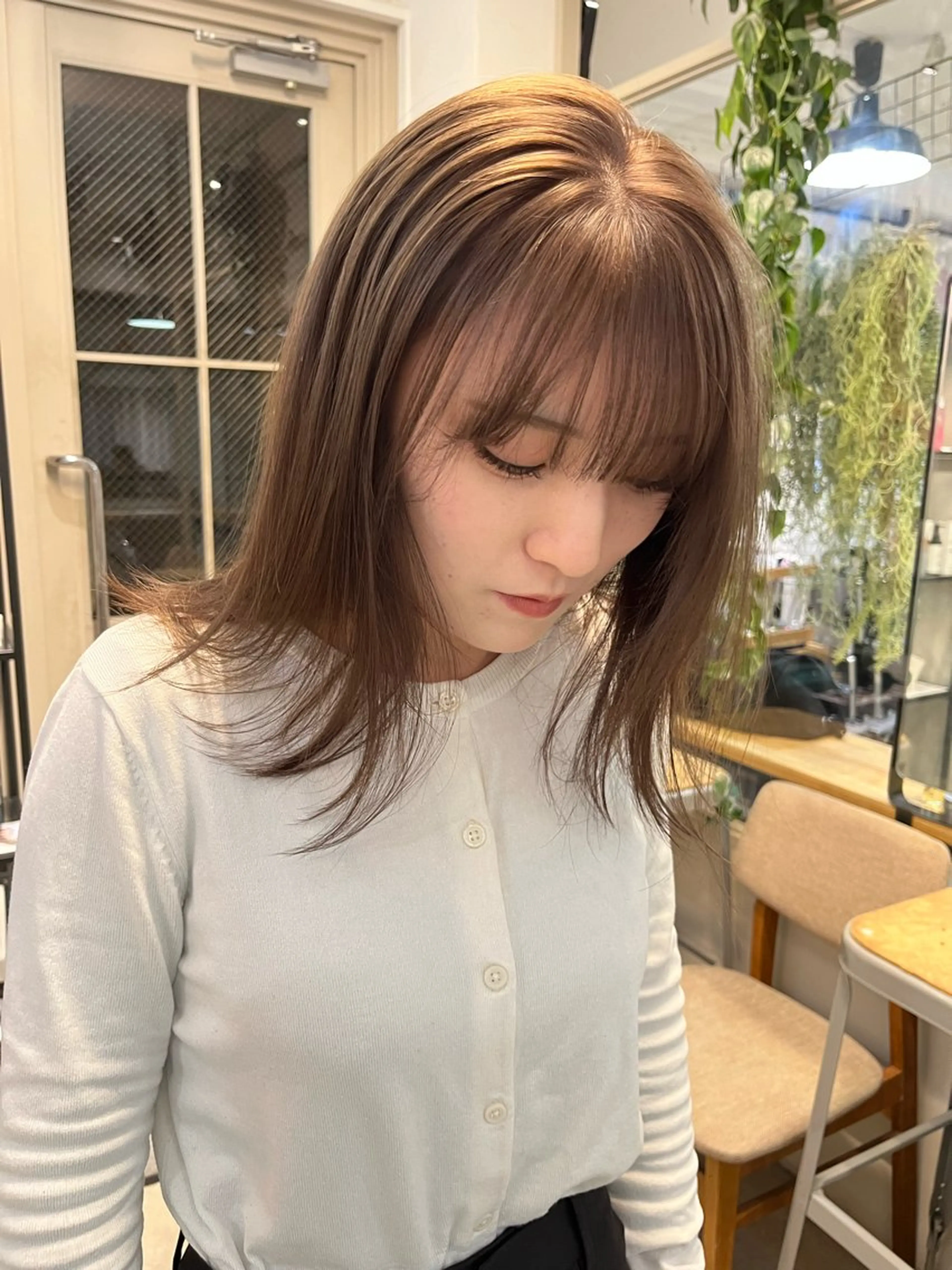 ミディアム カラー ベージュカラー ブリーチ 透明感カラー スッと馴染むhair /ヨシダトモキのヘアスタイル