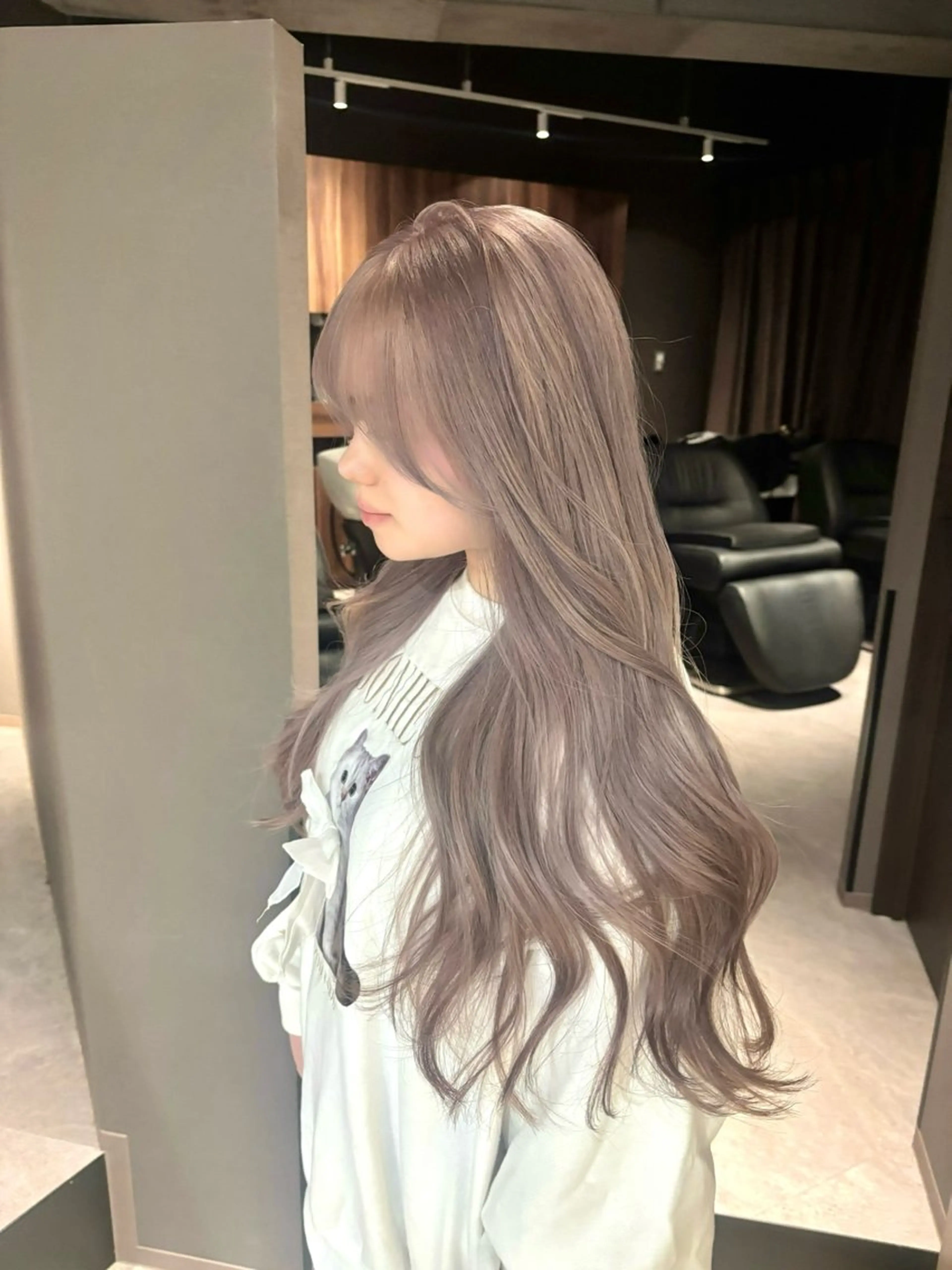 ロング カラー ブリーチ グレージュ ラベンダーカラー ラベンダーグレージュ ラベンダーグレー ヘアカラー トリートメント ヘッドスパ ヘアセット 透明感カラー.似合わ せ🎀amika🎀のヘアスタイル