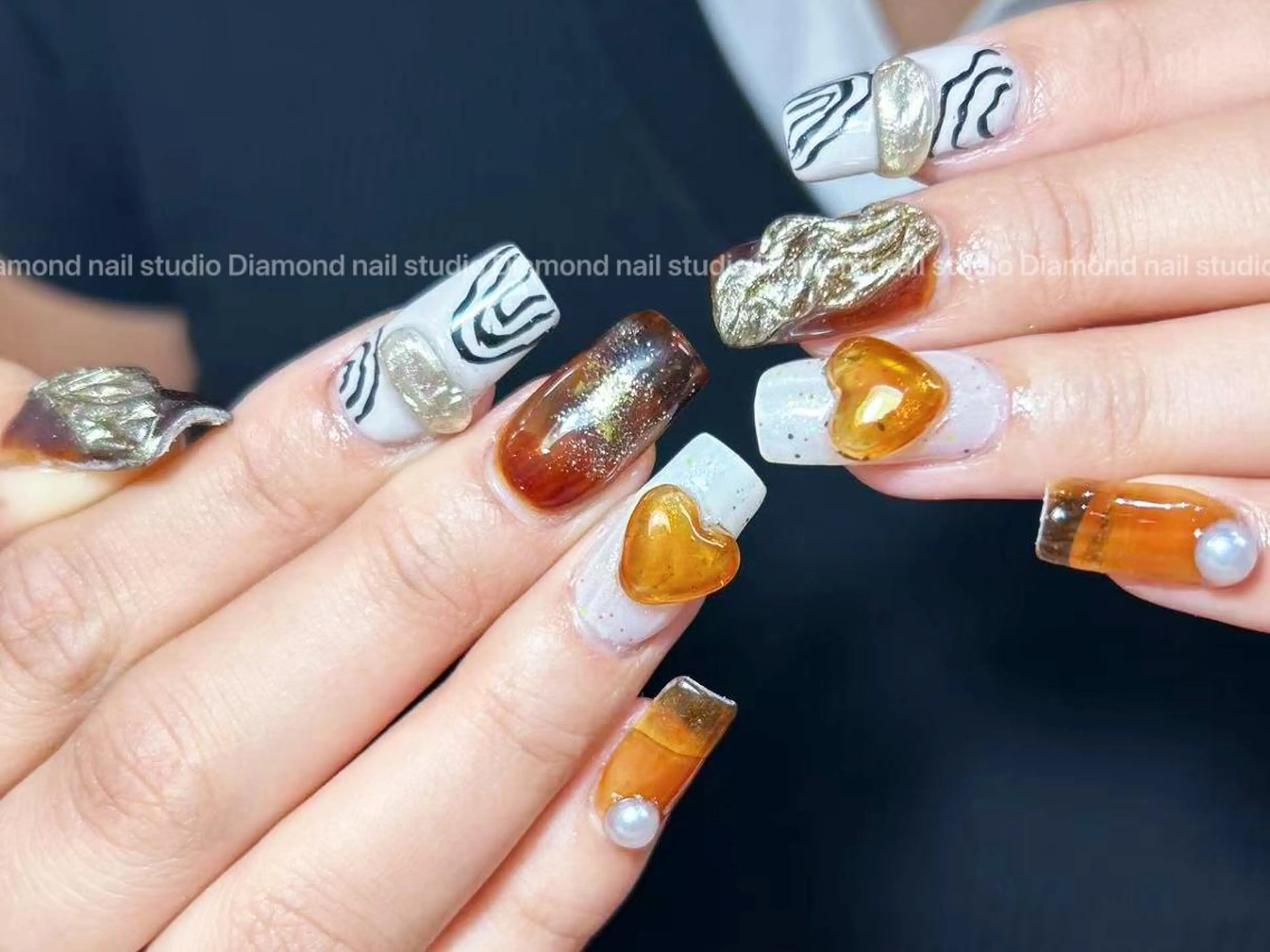 ネイル アートネイル オーロラネイル ガーリー キラキラネイル 韓国ネイル ハンドネイル DIAMOND 💅のネイルデザイン