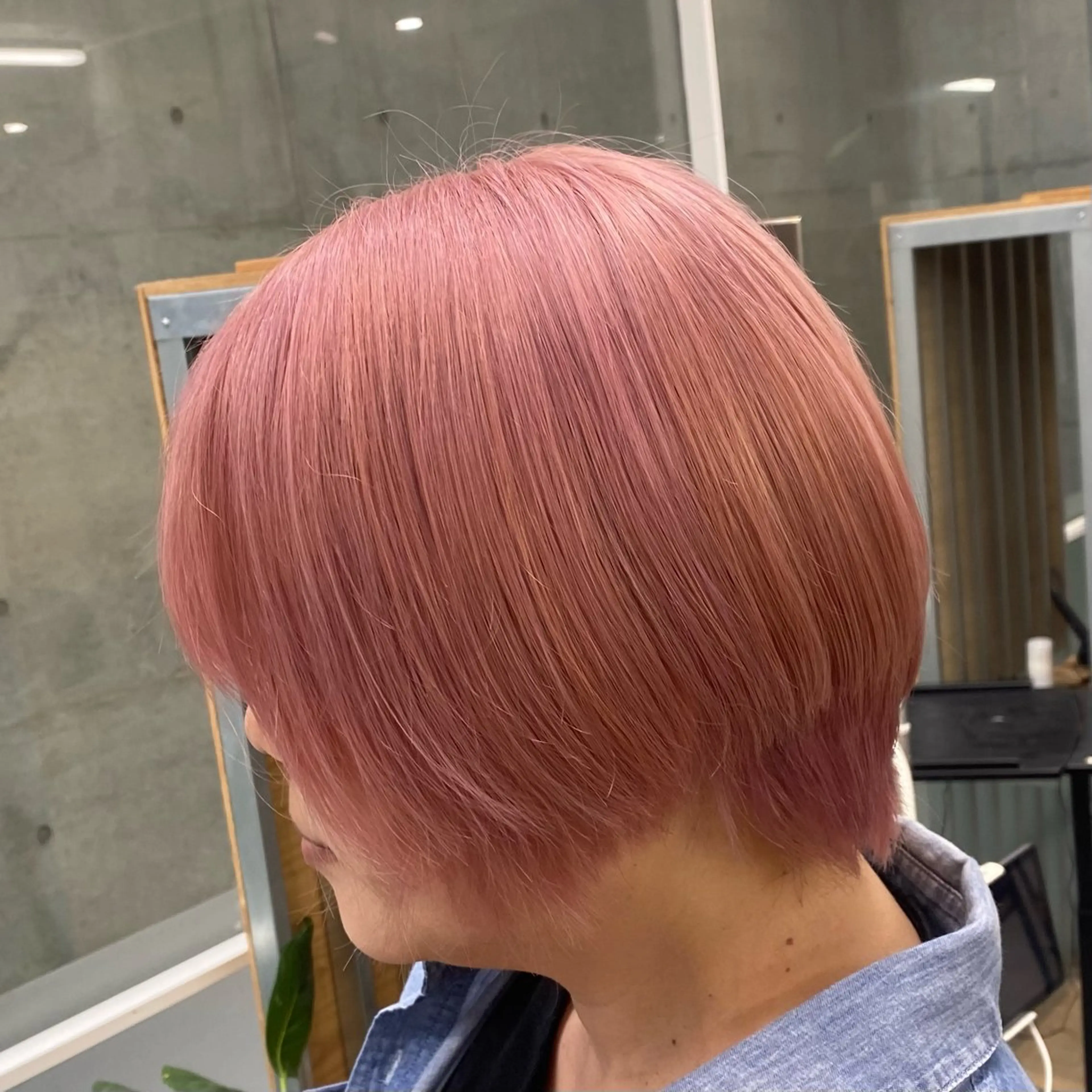 ショート カラー ヘアカラー Welring hair salon所属・Runa/大人 かわいいハイトーンのヘアスタイル
