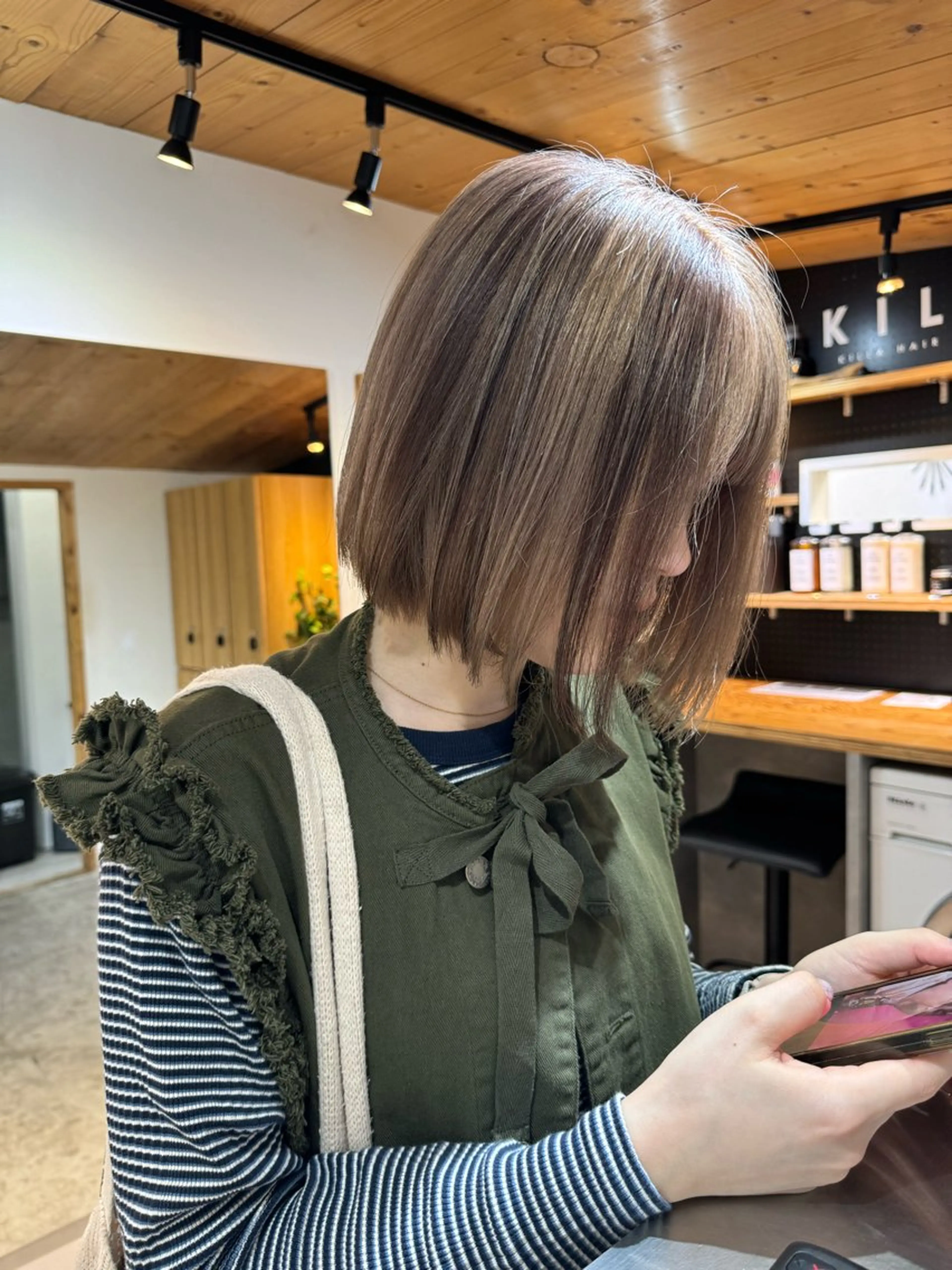 ミディアム カット ヘアカラー トリートメント Rico / bob/グレージュのヘアスタイル