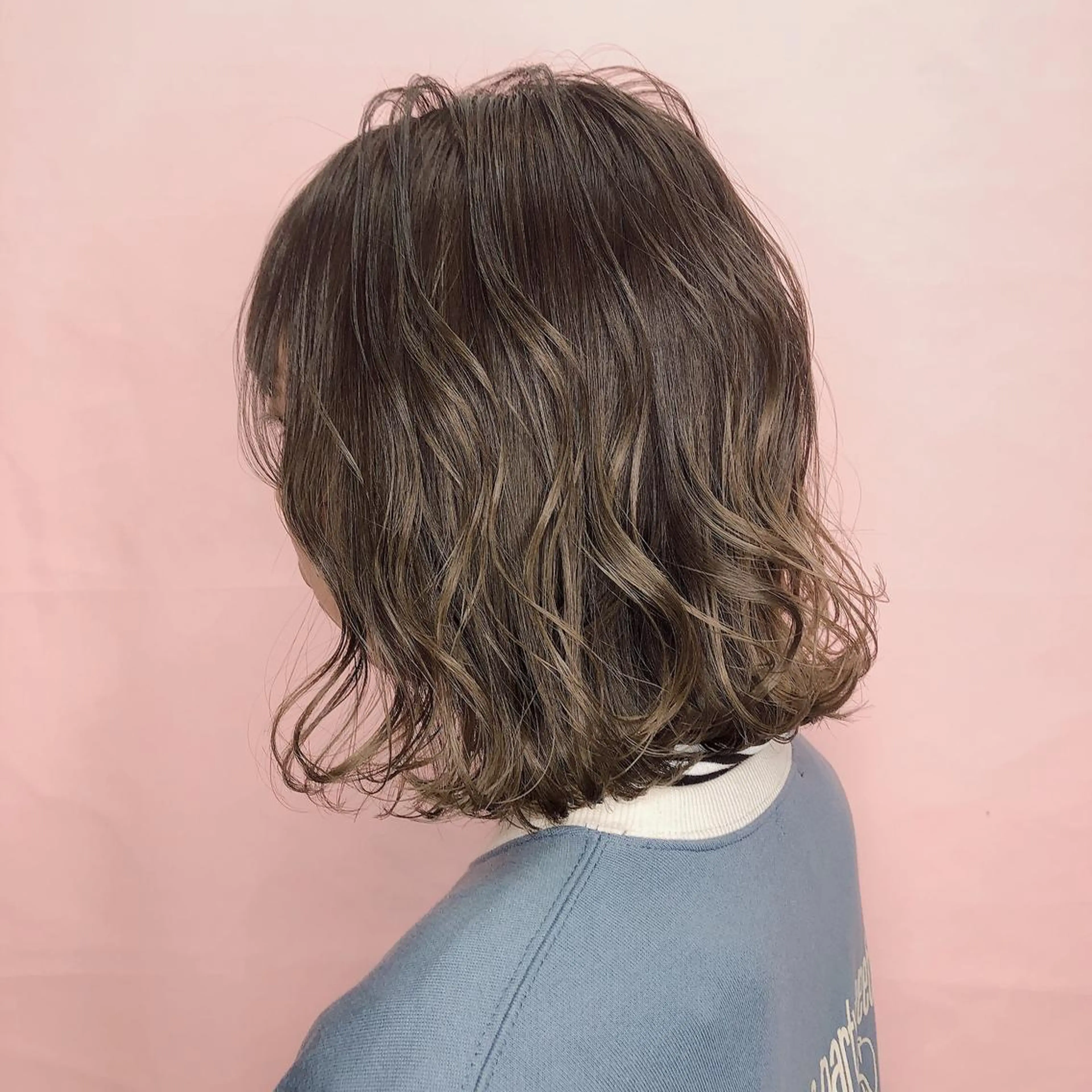 ミディアム カラー バレイヤージュ レイヤーカット ヘアカラー トリートメント 韓国🩵海外ヘア 宮川華奈のヘアスタイル