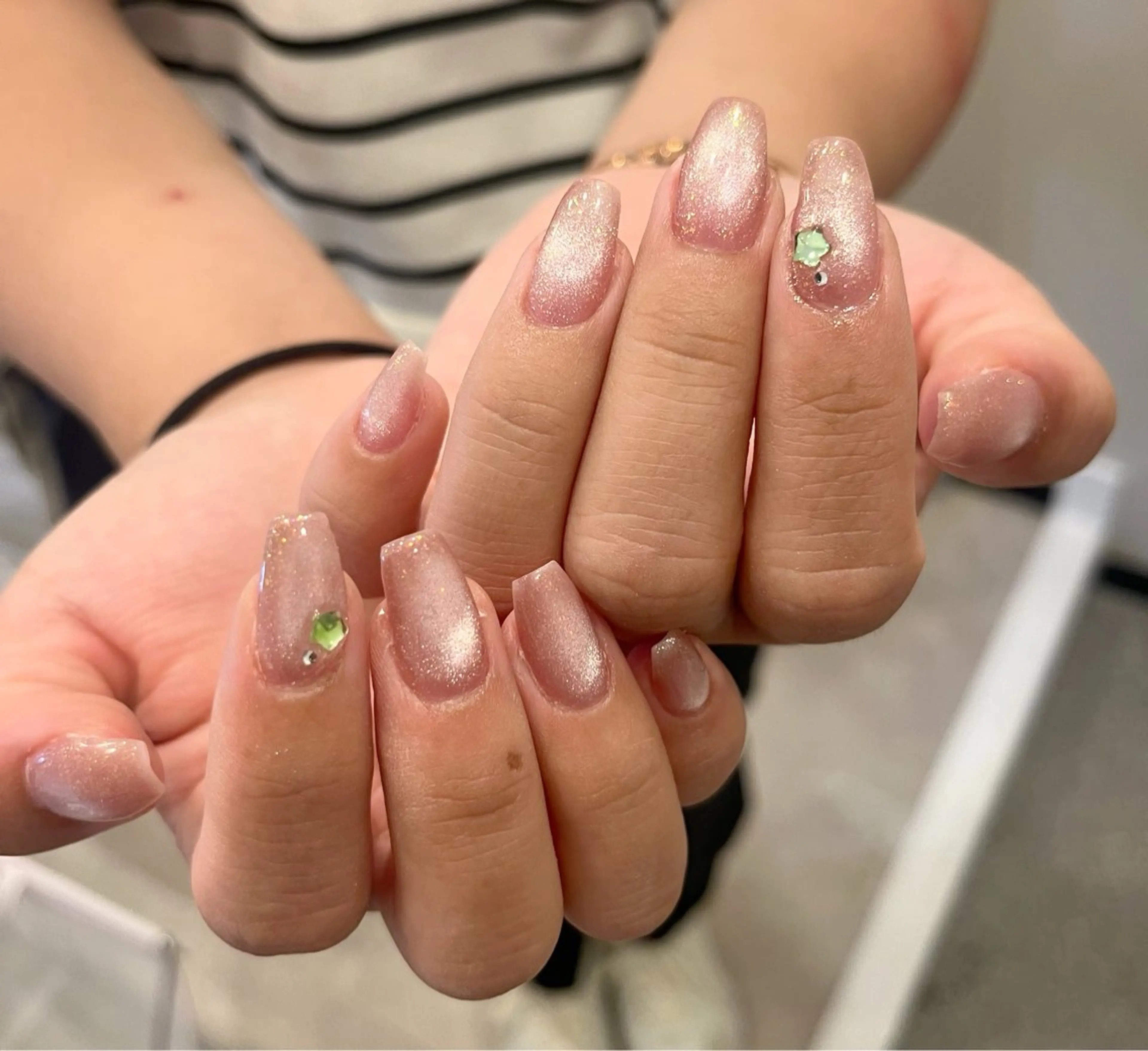 ネイル ビー玉ネイル ストーンネイル ハンドネイル きらきらネイルサロン所属・池田 もえのネイルデザイン
