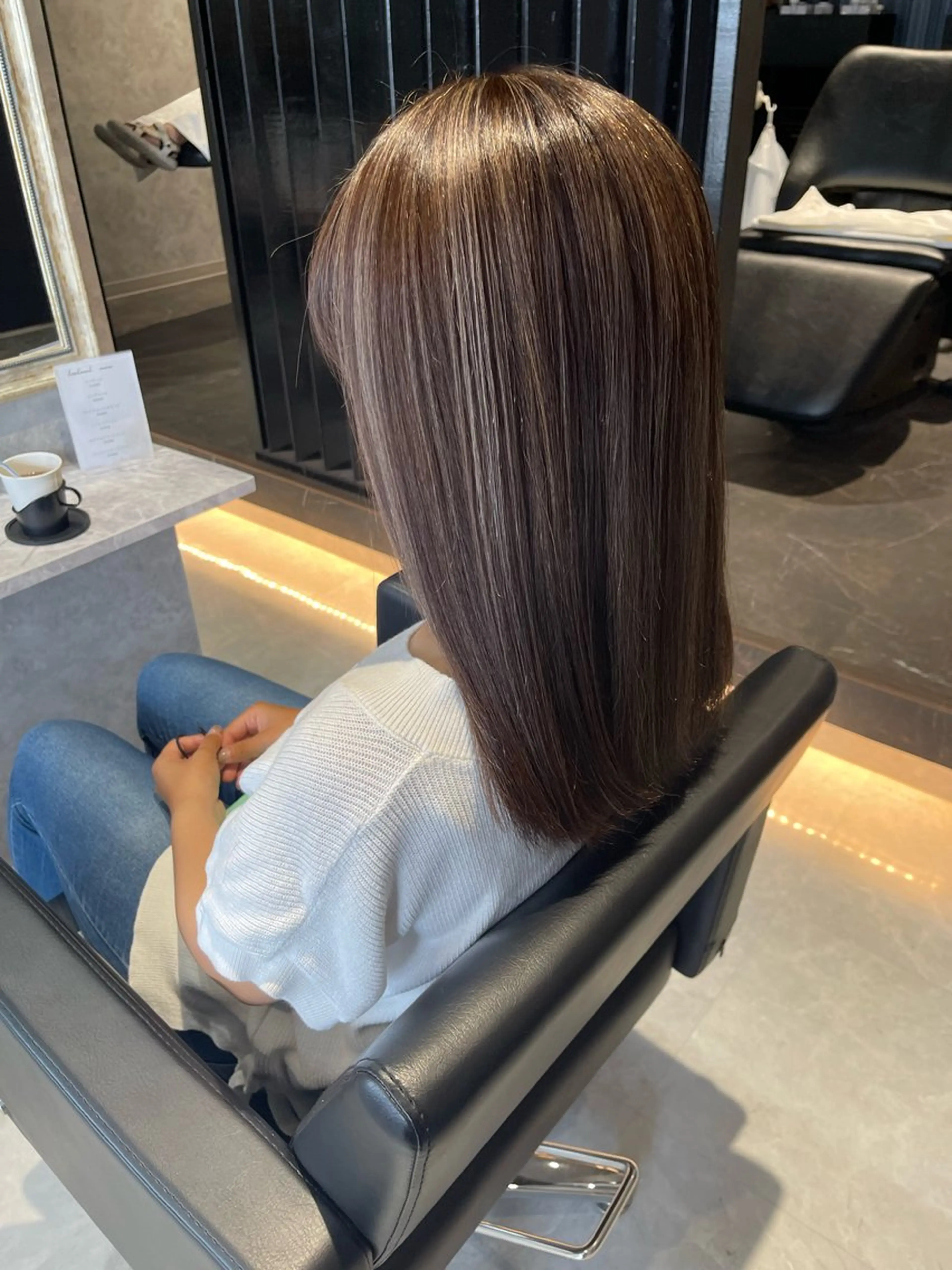 ミディアム ヘアカラー ハイトーン ／ レイヤー/吉田陸斗のヘアスタイル