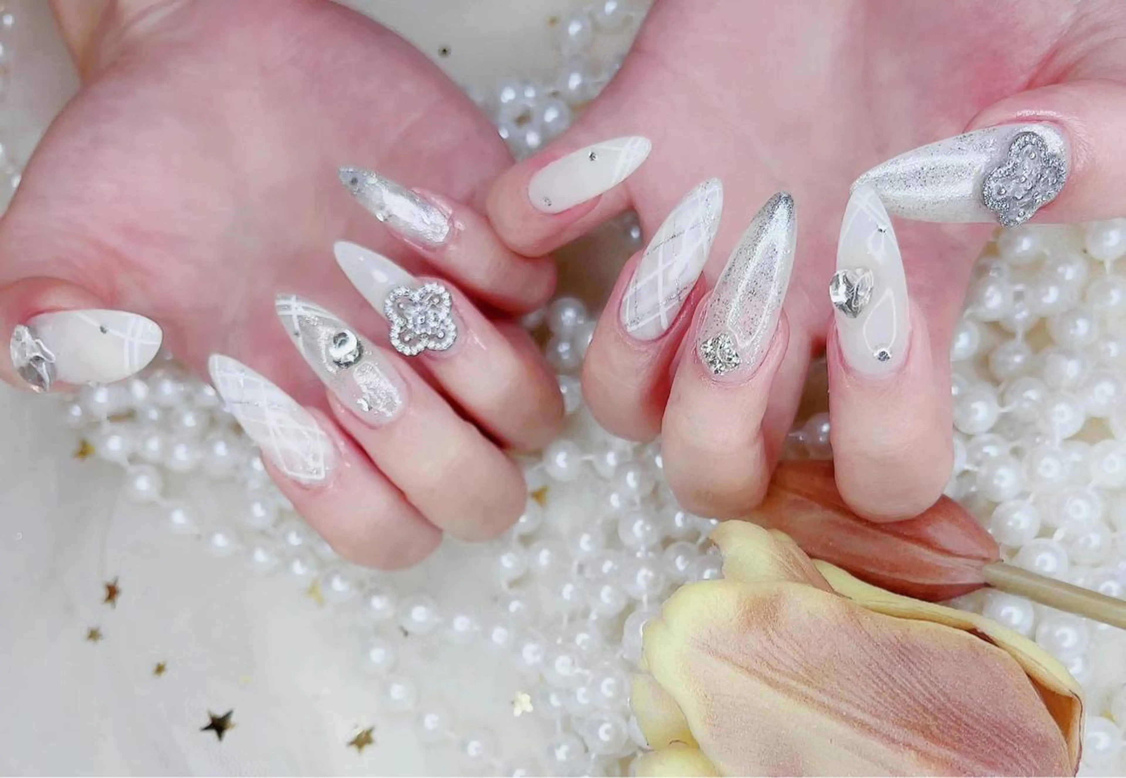 ネイル クリアネイル シルバー ホワイト Babarla nailのネイルデザイン