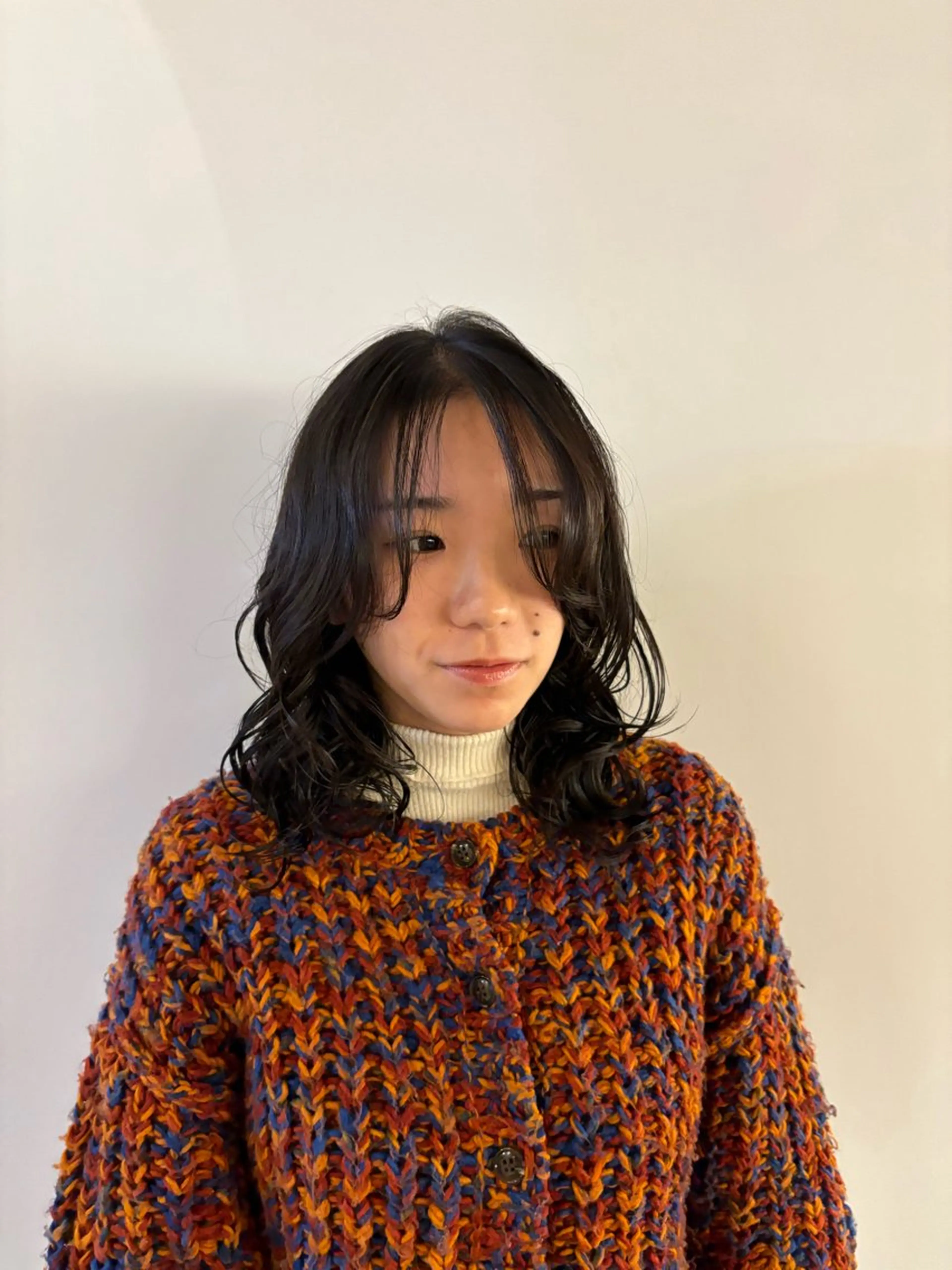 セミロング パーマ ウシロダ メグミのヘアスタイル