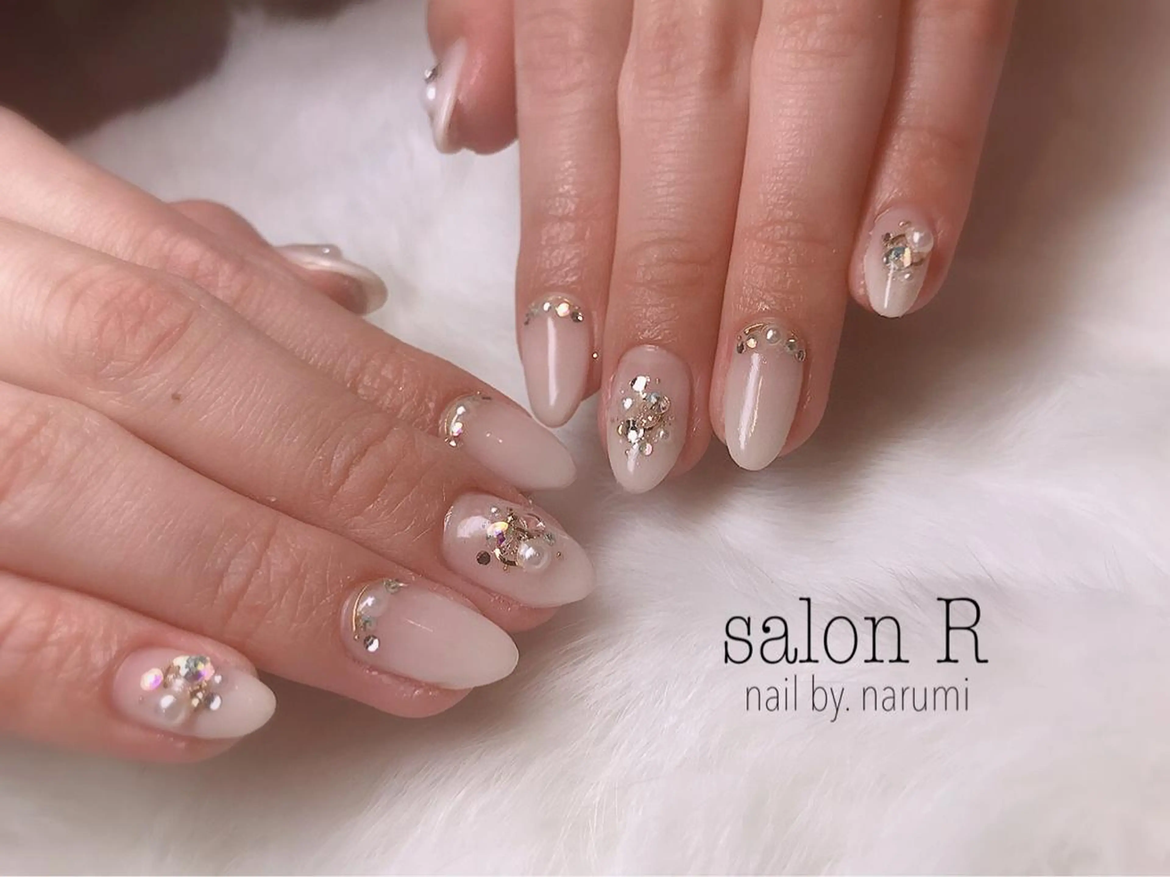 ネイル グラデーション ホワイト ハンドネイル Re Pearl～コーディネートサロン～ 市駅前店所属・NARUMI HYODOのネイルデザイン