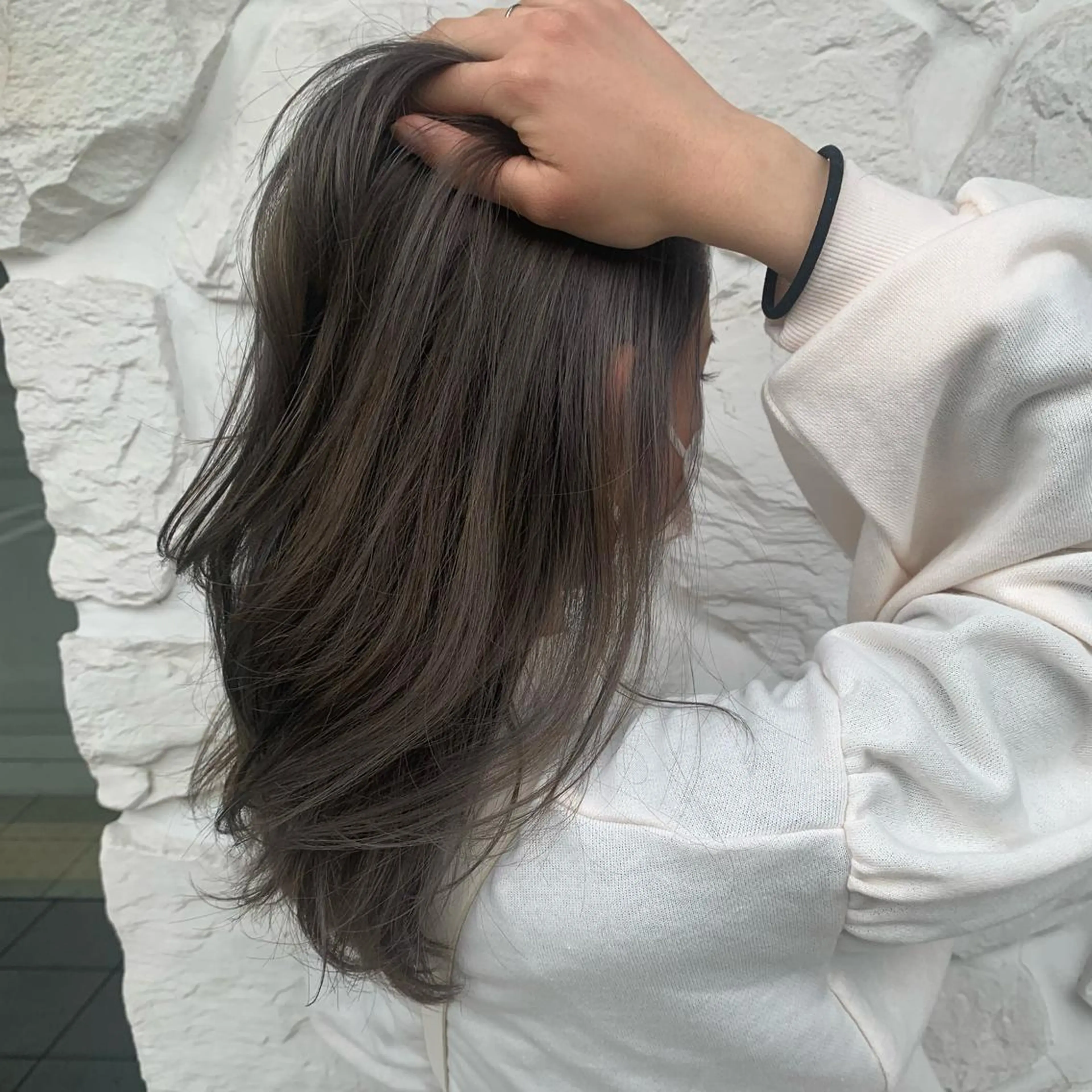 ロング カラー ブリーチ 透明感カラー グレージュ シルバー シルバーグレージュ カット ヘアカラー 透明感カラー/ 藤原リックのヘアスタイル