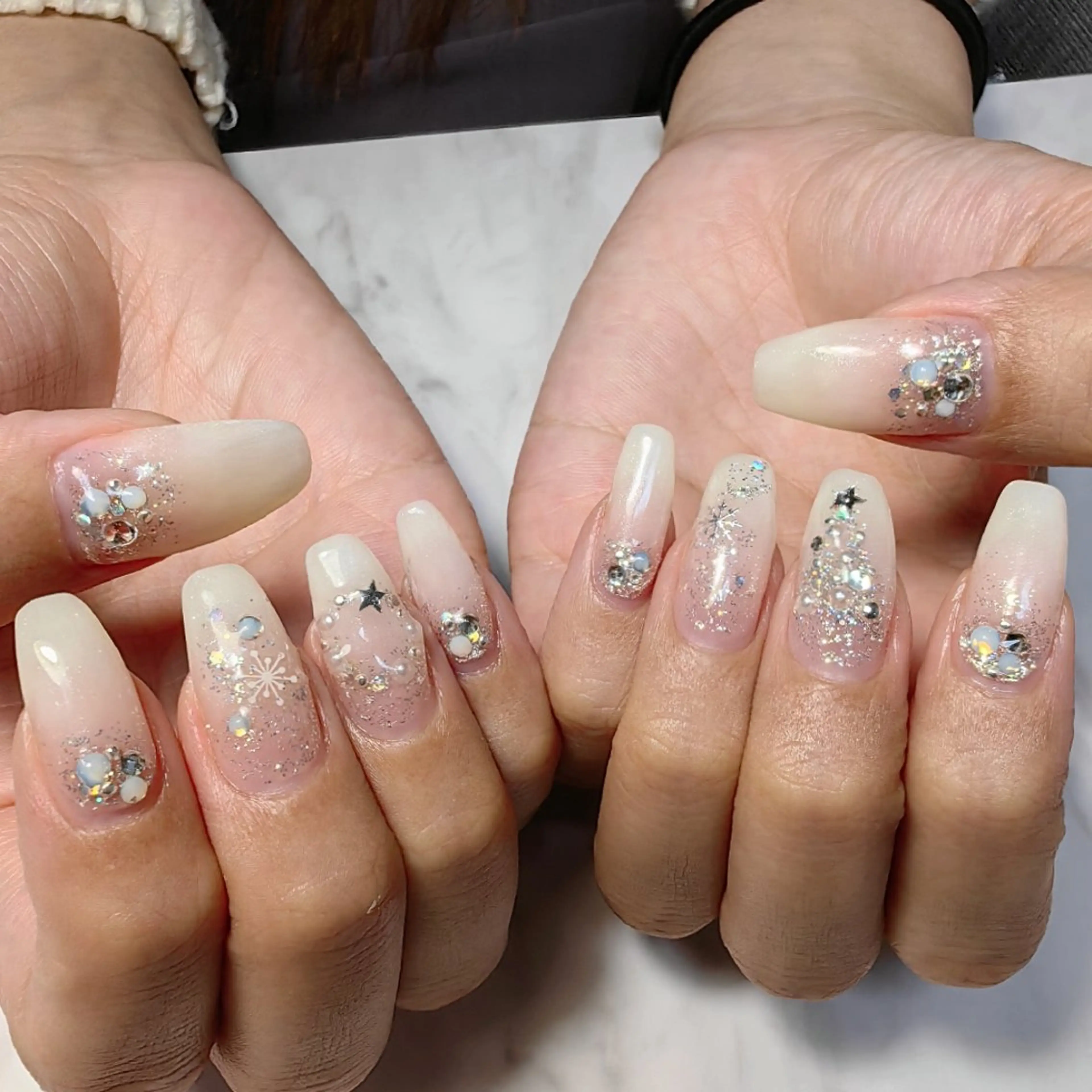 ネイル グラデーション 冬ネイル クリスマス ハンドネイル reve あやののネイルデザイン