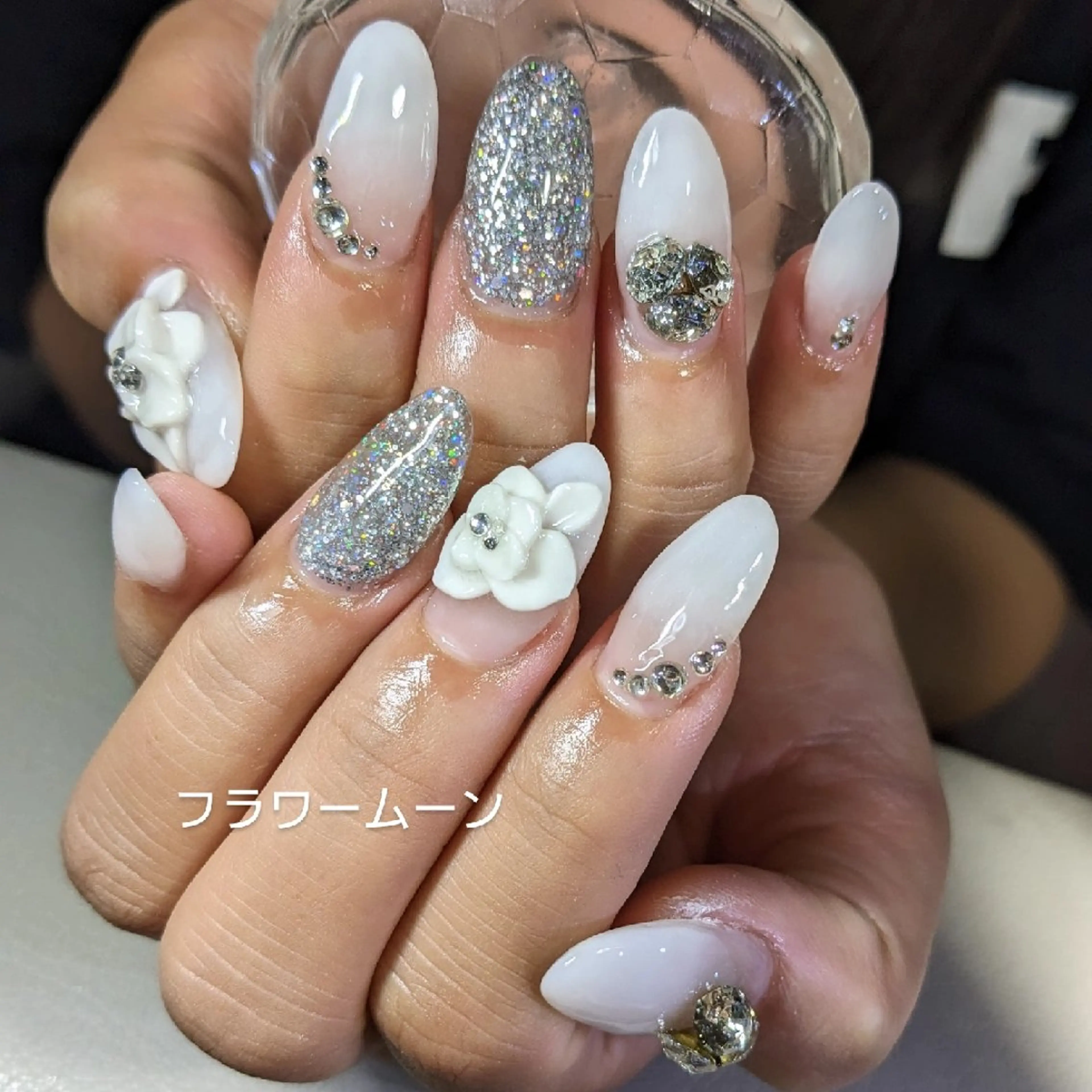 ネイル フラワーネイル グラデーション フラワー ムーンのネイルデザイン