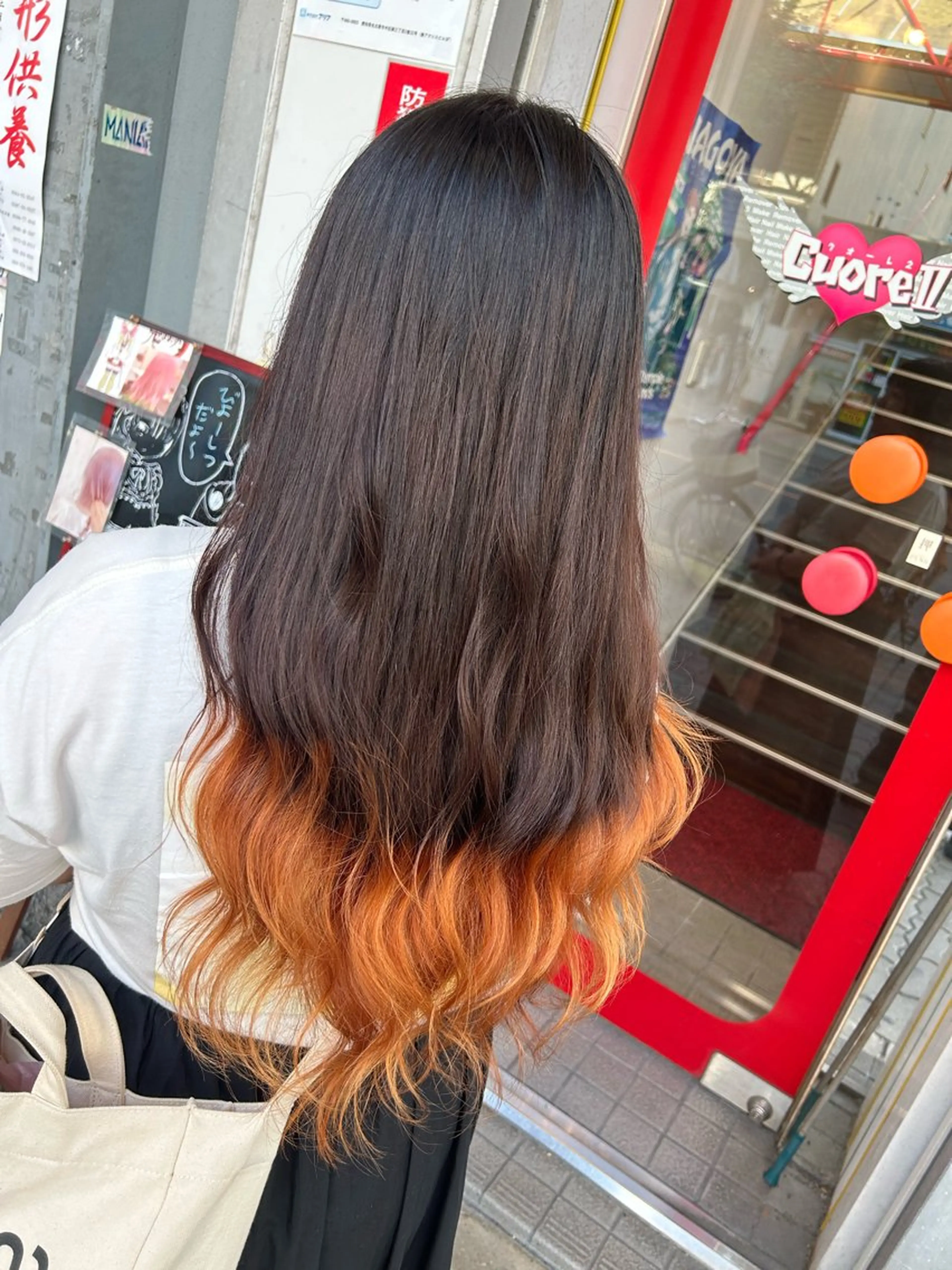 ロング カラー ヘアアレンジ ベージュカラー ブリーチ オレンジ オレンジベージュ カット ヘアカラー 今村公介 ブリーチ特化、派手髪のヘアスタイル