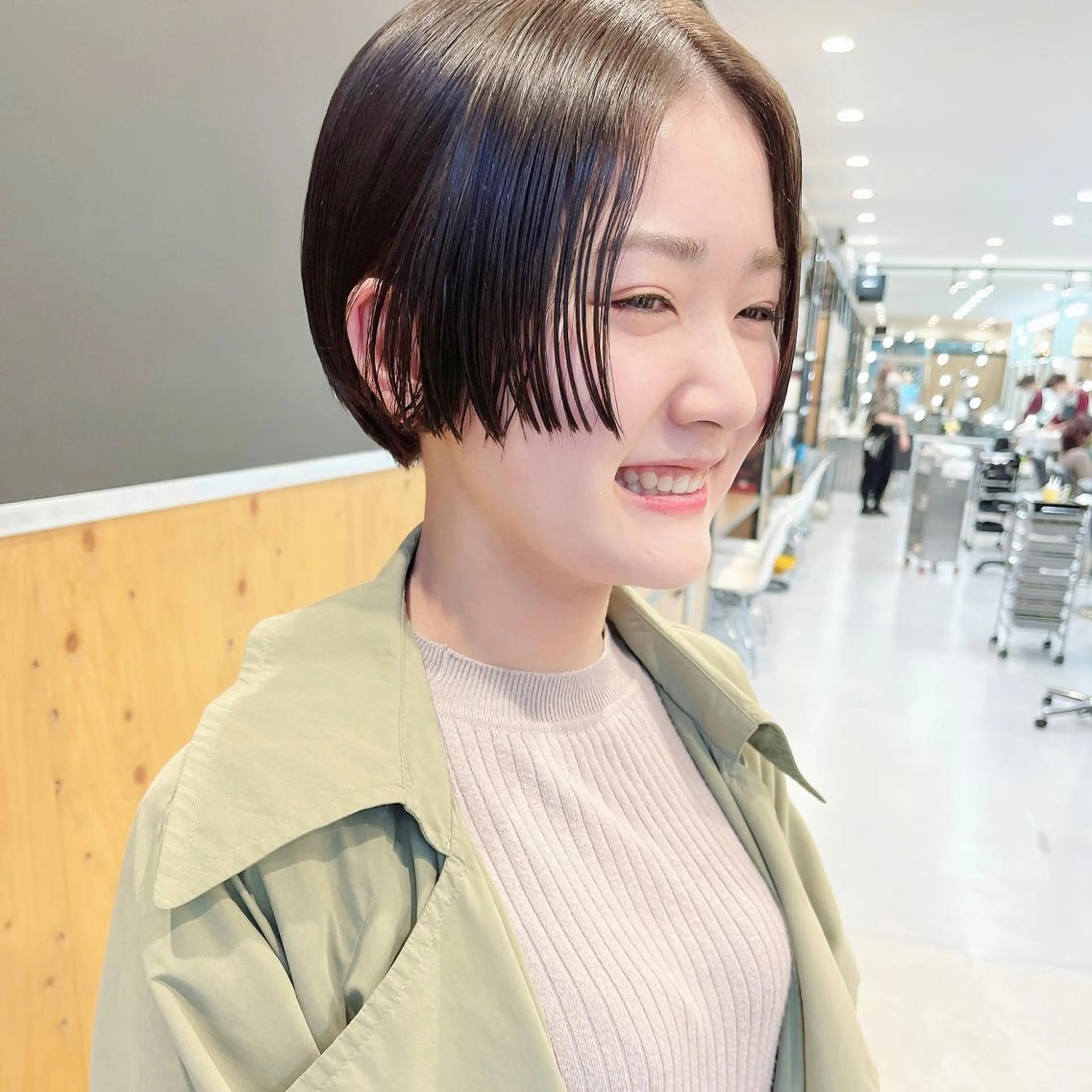 ショート カラー アラキチヒロ THE REMMYのヘアスタイル