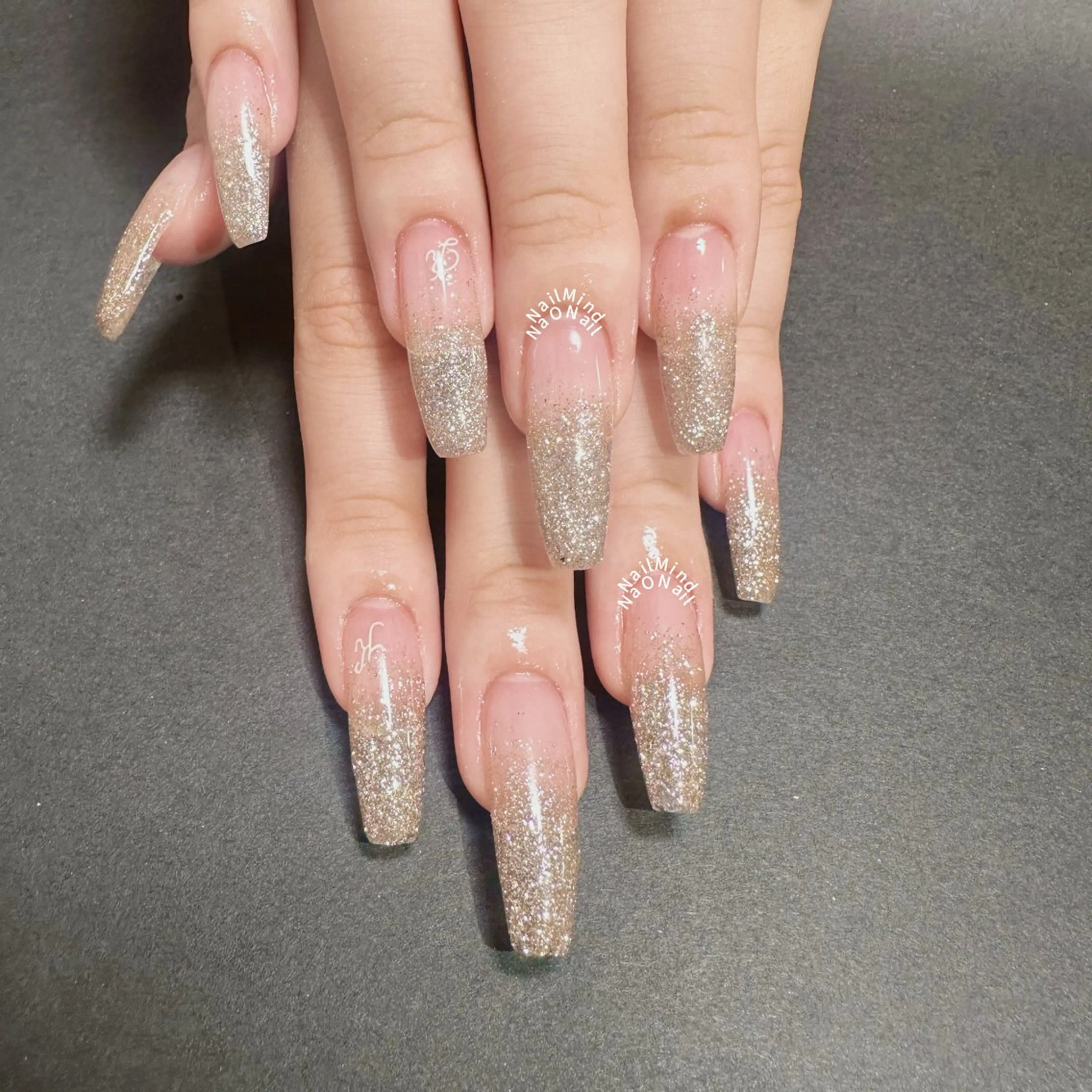 ネイル グラデーション ラメ(グリッター) ラメグラデーション Nail Mind (NaONail）のネイルデザイン