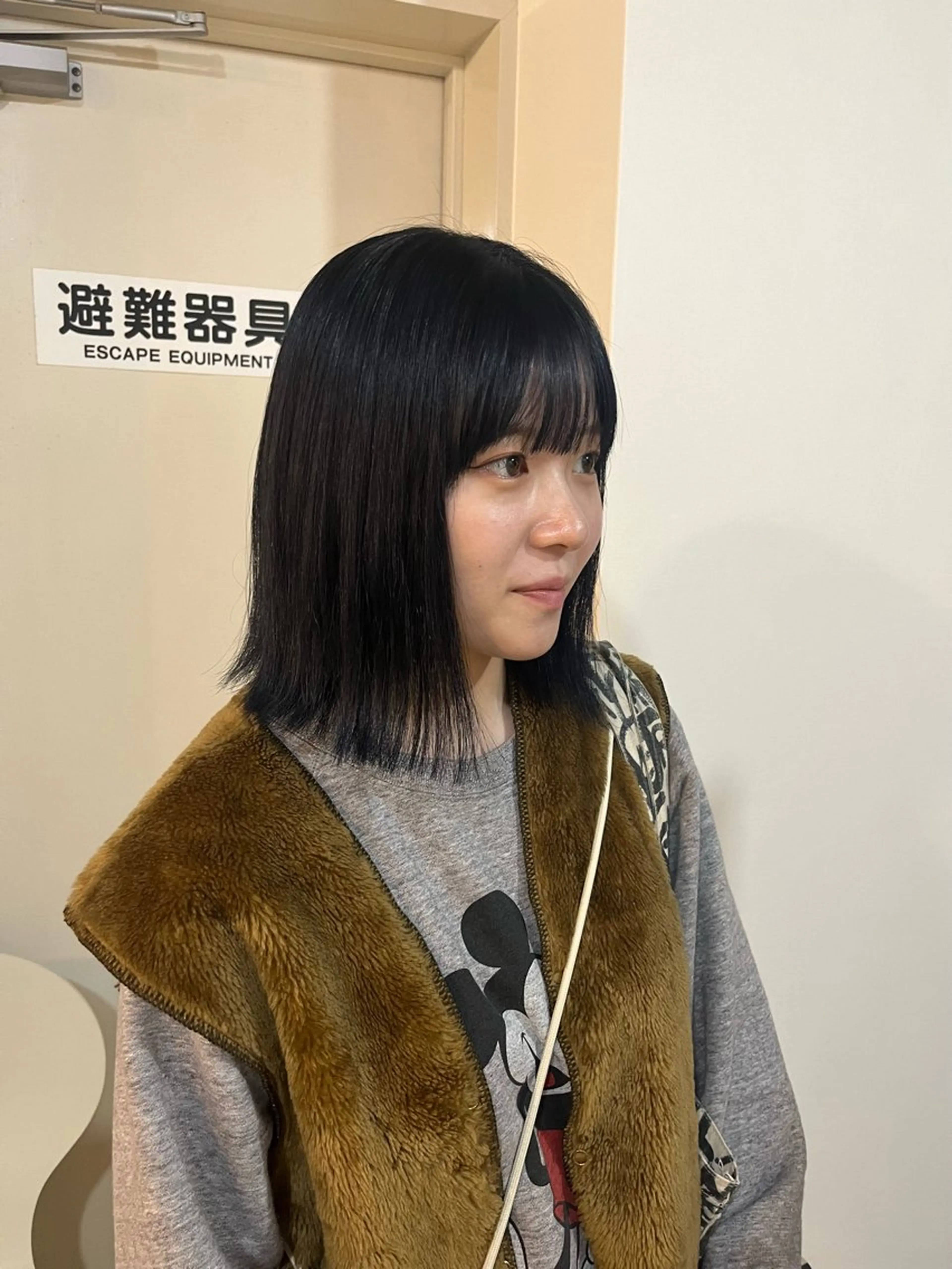 ショート カラー ブリーチ ブルーカラー ネイビーカラー ヘアカラー Sherry/R 三川町　山本なつみのヘアスタイル