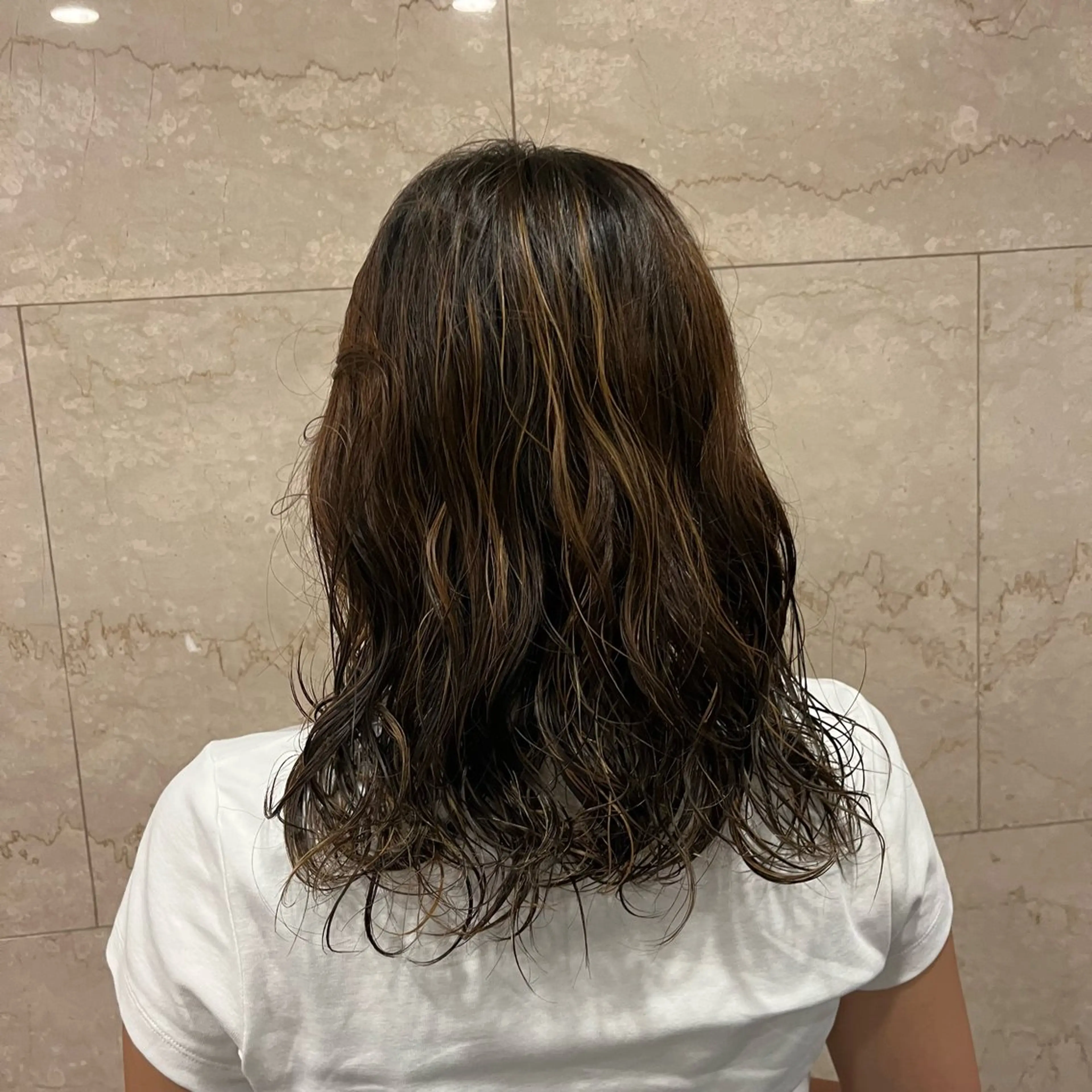セミロング パーマ 太田 渚遊のヘアスタイル