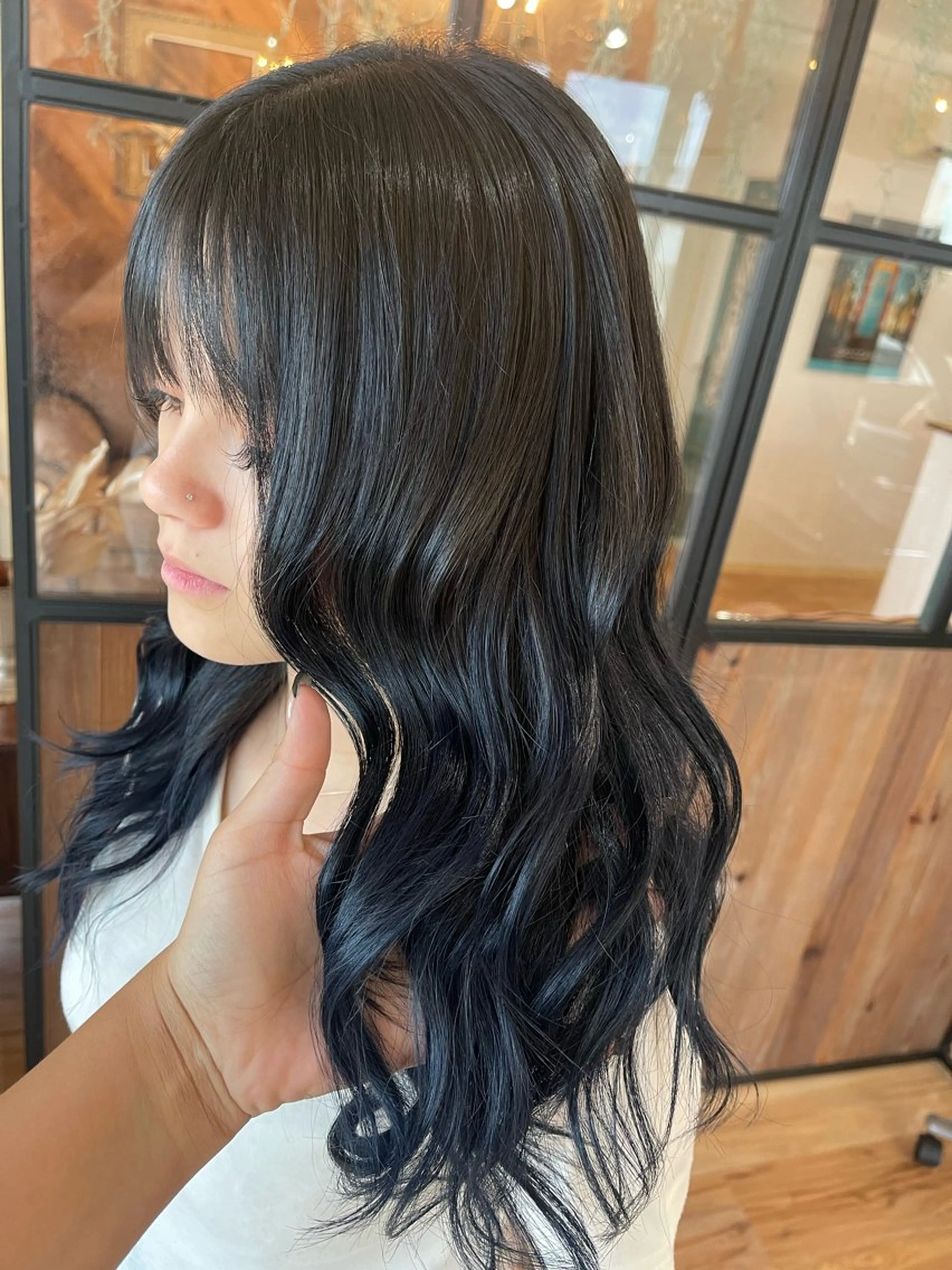 カラー 黒髪 ブルーカラー ブルーブラック LA BELLA所属・LA BELLA マリナのヘアスタイル