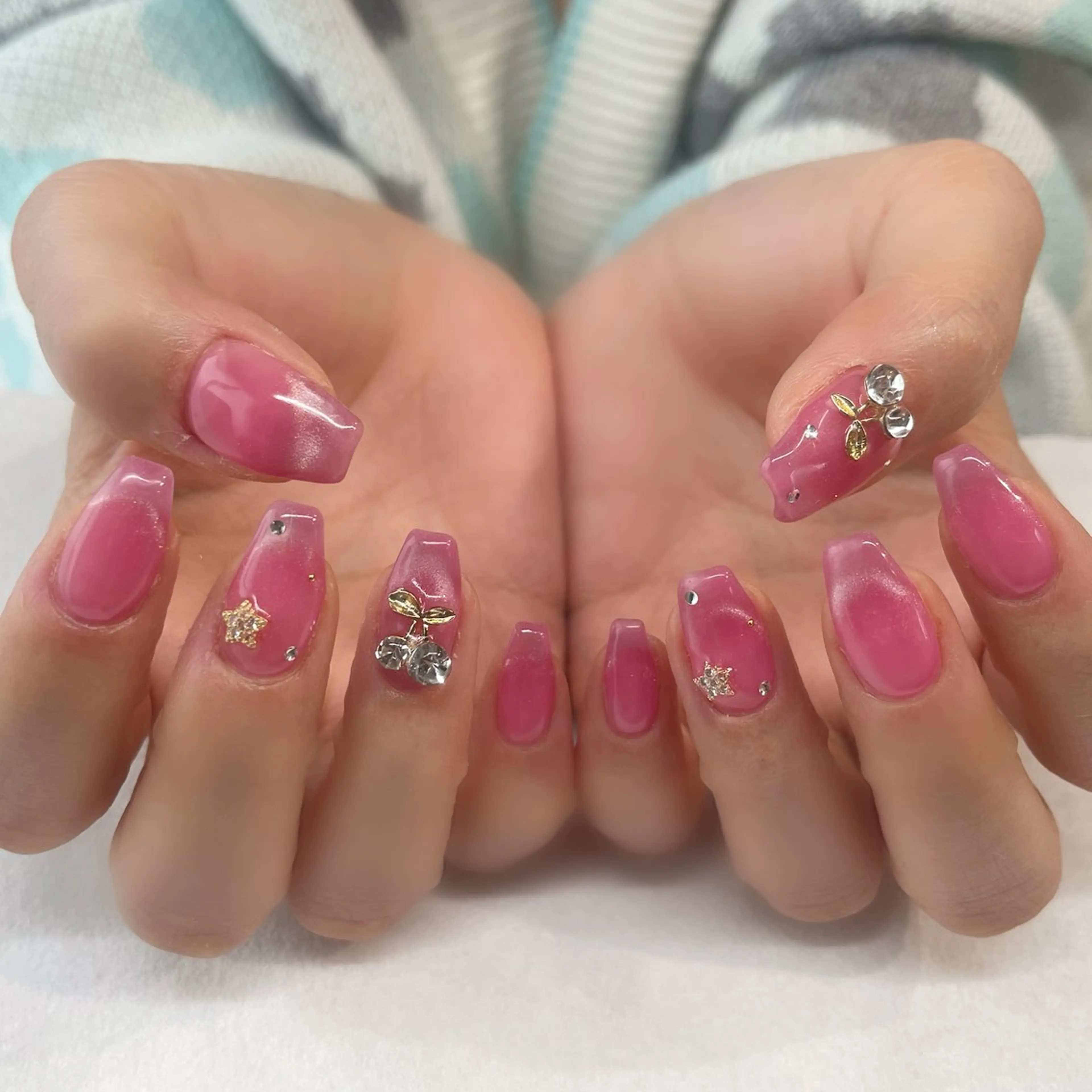 ネイル ハンドネイル 🌈🐰 saki. m 🐰🌈のネイルデザイン