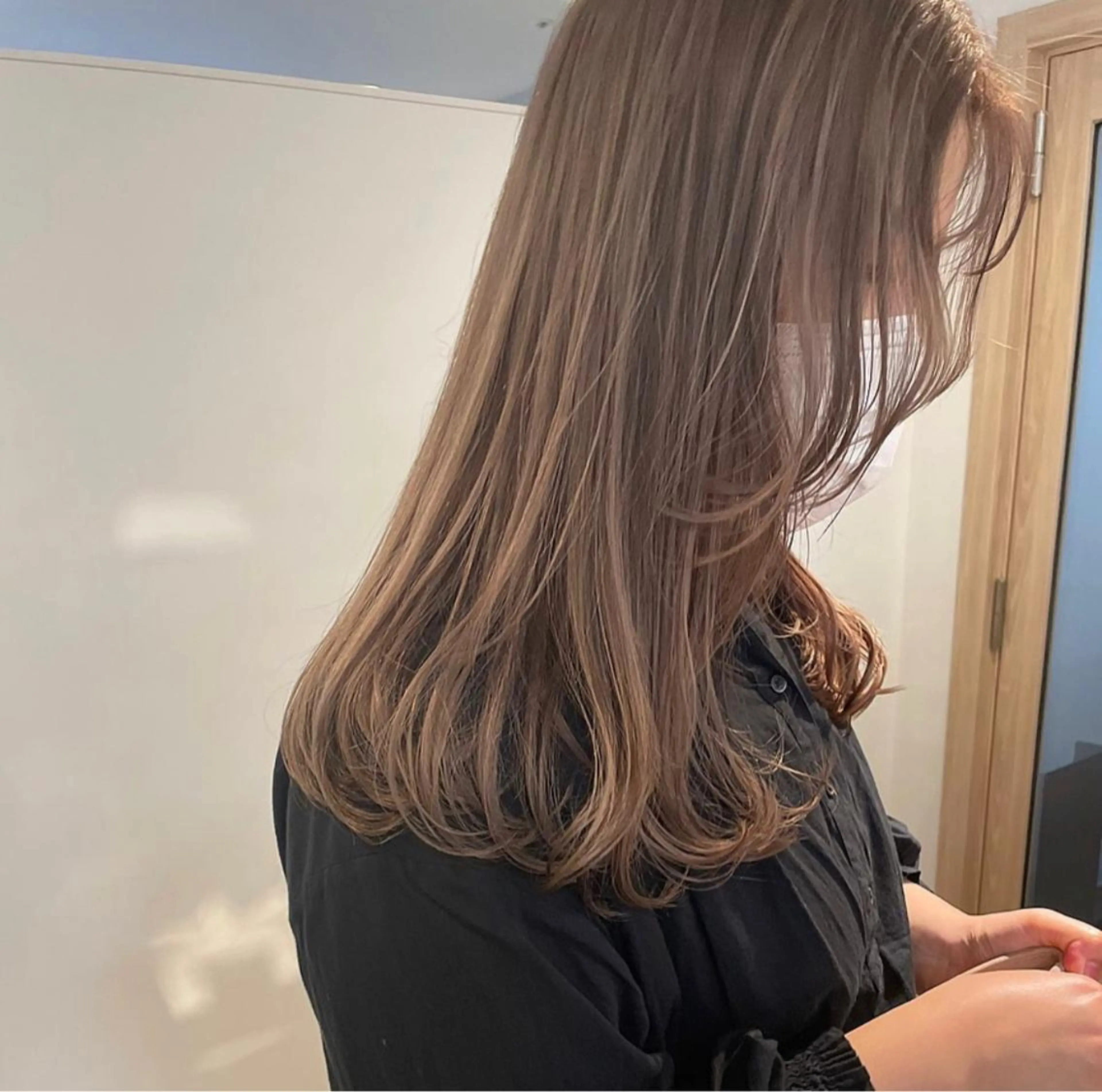 カラー ベージュカラー グレージュ ハイトーンカラー ハイトーンベージュ ミルクティーベージュ kakeru トレンドヘアのヘアスタイル