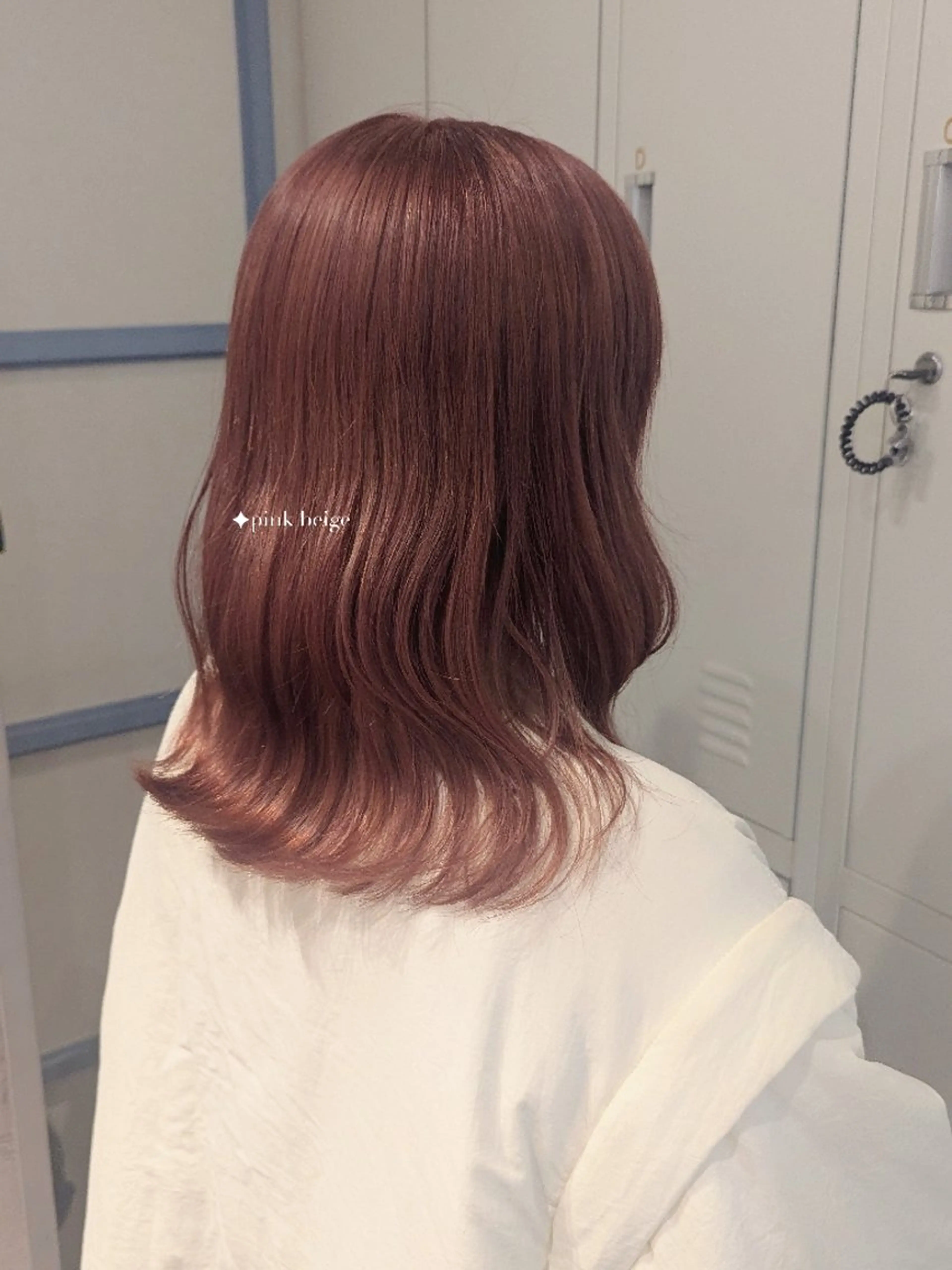 セミロング カラー ベージュカラー ピンクカラー ピンクベージュ カット ヘアカラー トリートメント 🩶MIYU🩶 うるつやカラー୨୧のヘアスタイル