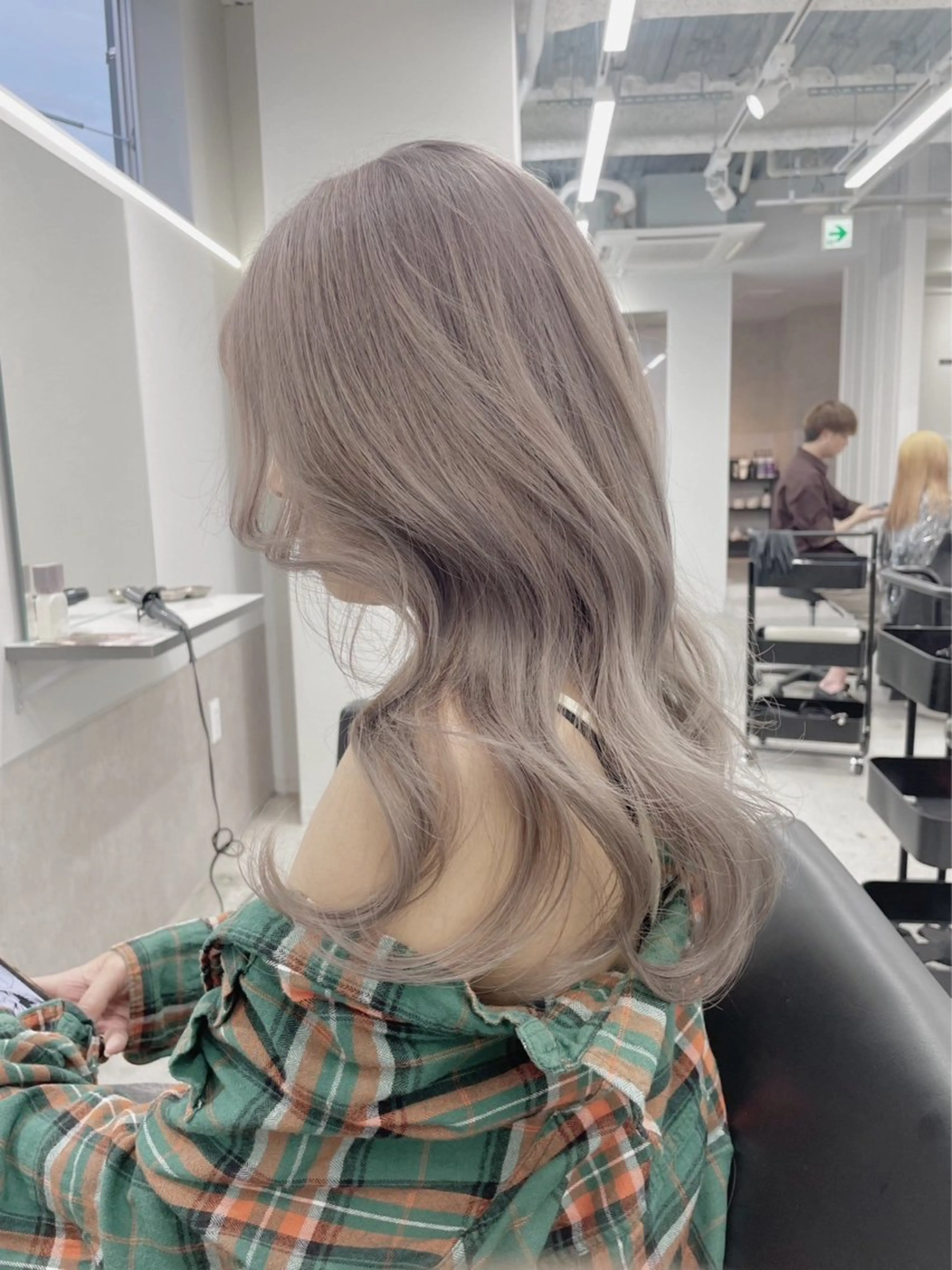 ミディアム カラー ヘアカラー トリートメント Roi ofGiseLのヘアスタイル