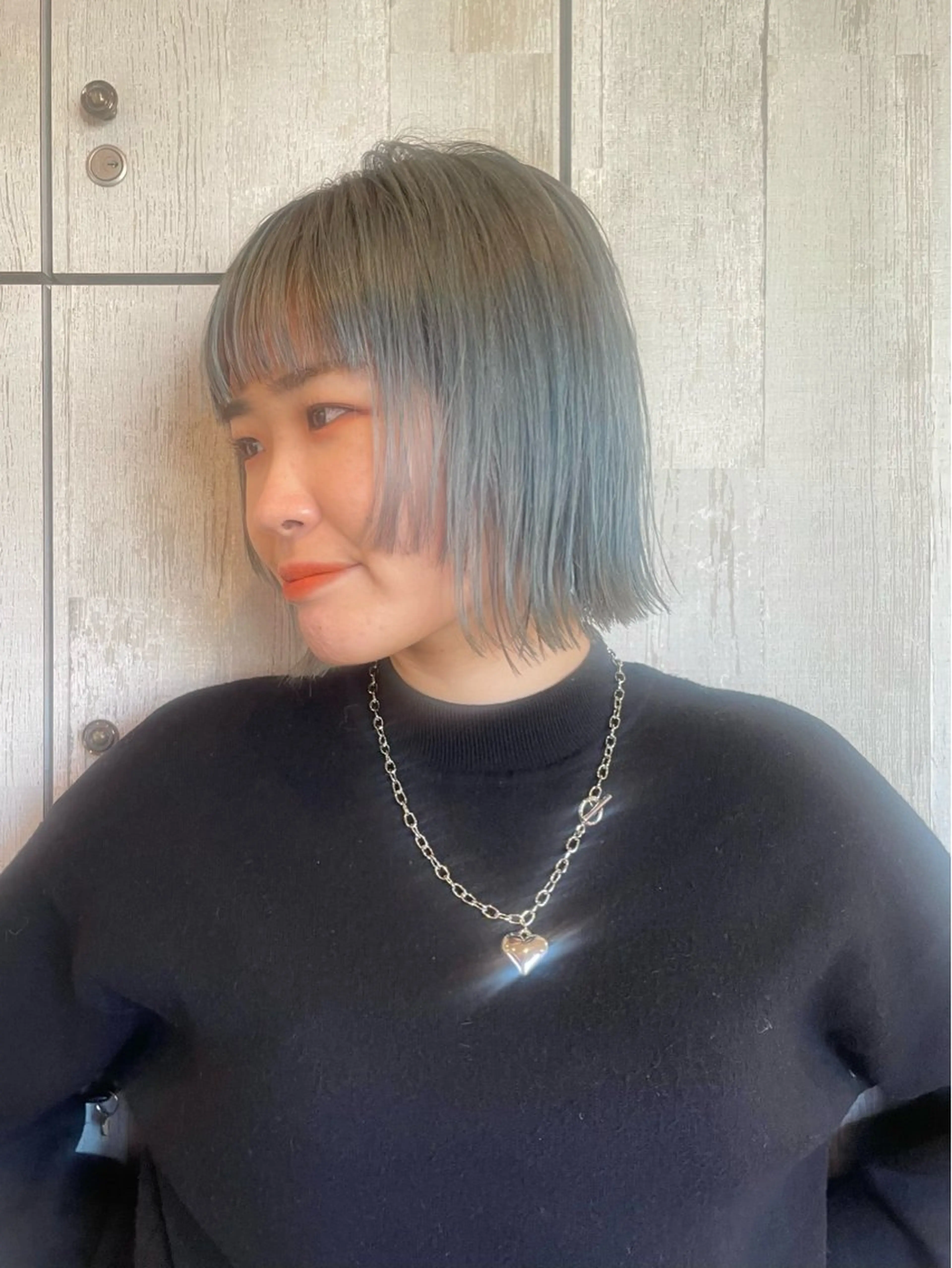 ショート カラー 切りっぱなしボブ デザインカラー ハイトーンカラー ボブ ひなた 艶カラー/渋谷のヘアスタイル