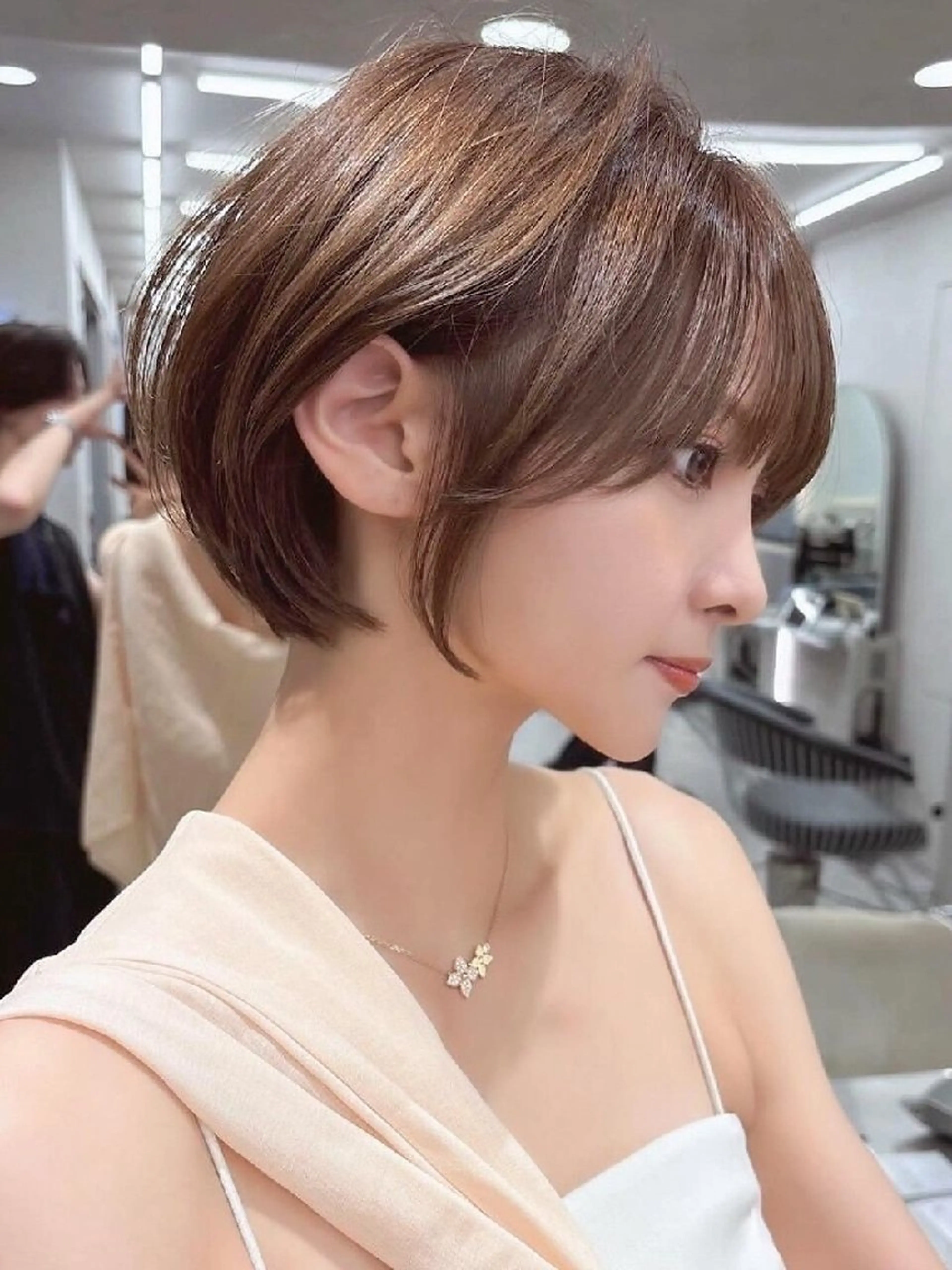 カラー ショート カット ヘアカラー トリートメント Lond Mirrorのヘアスタイル