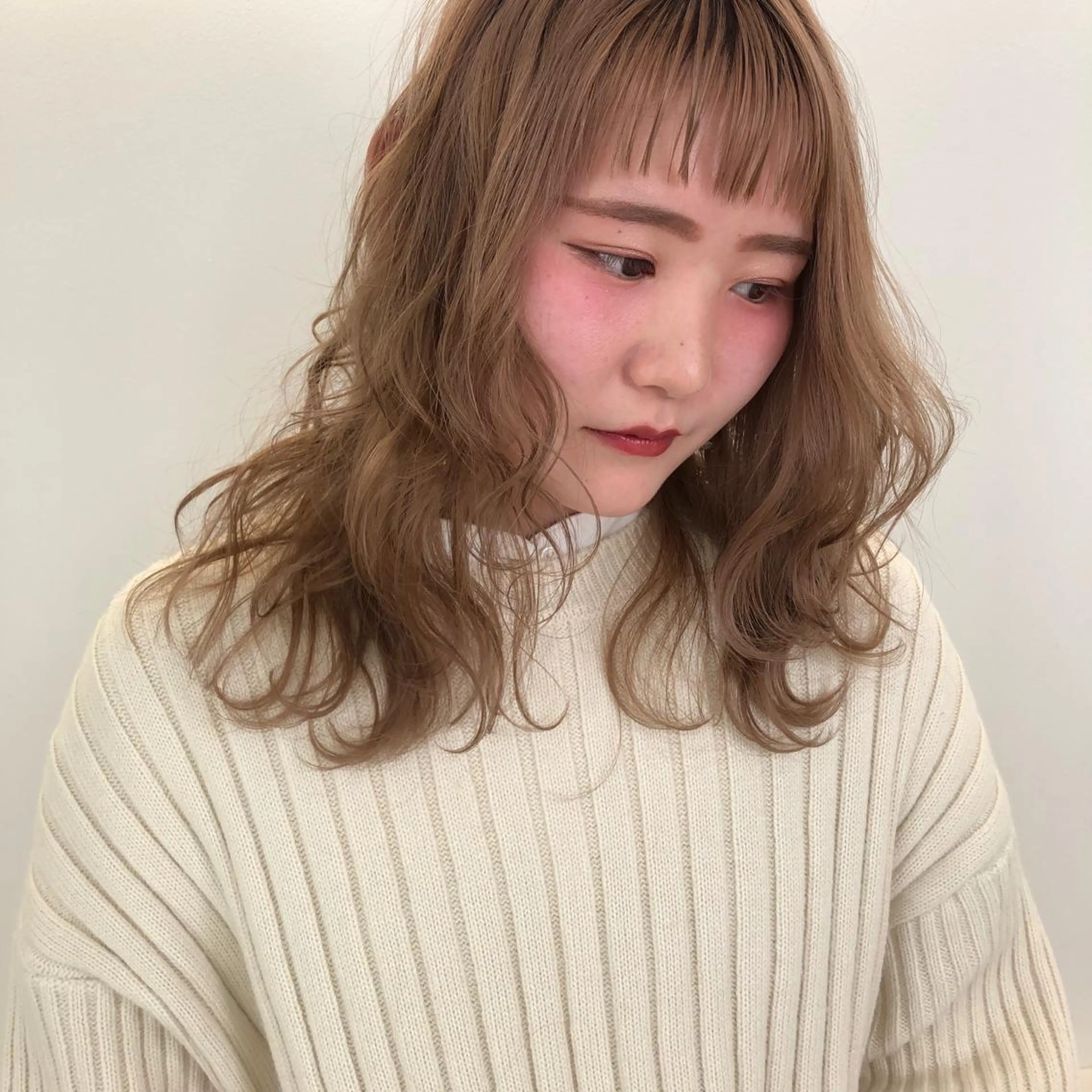 セミロング カラー ヘアアレンジ ベージュカラー ミルクティーベージュ カット ヘアカラー トリートメント GO TODAY  SHAiRE SALON岡山所属・Sana/ 耳ツボ/インナーのヘアスタイル