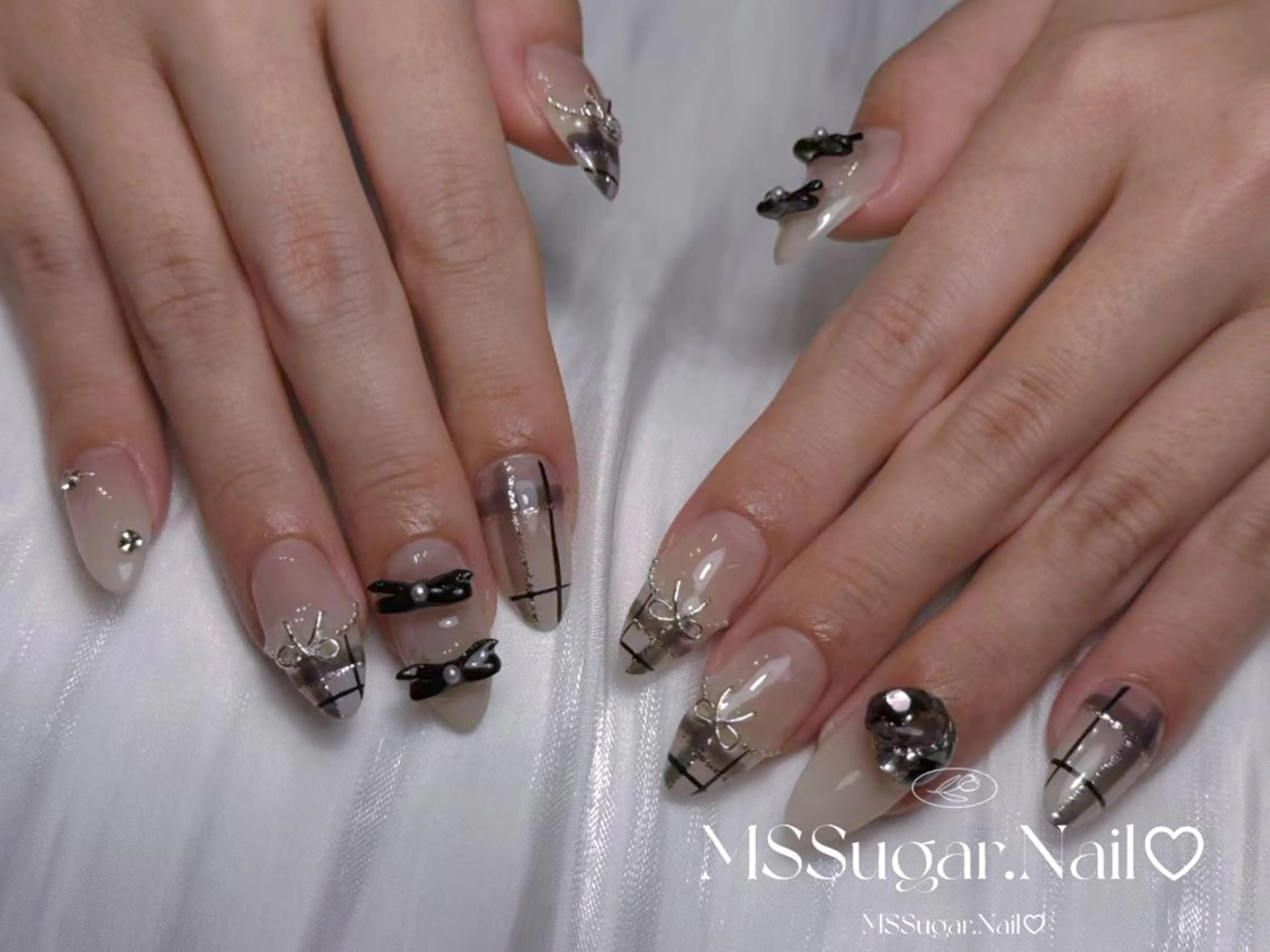 ネイル ハロウィン ロングネイル マグネットネイル スカルプネイル ネイルチップ ハンドネイル Mss ALICEのネイルデザイン