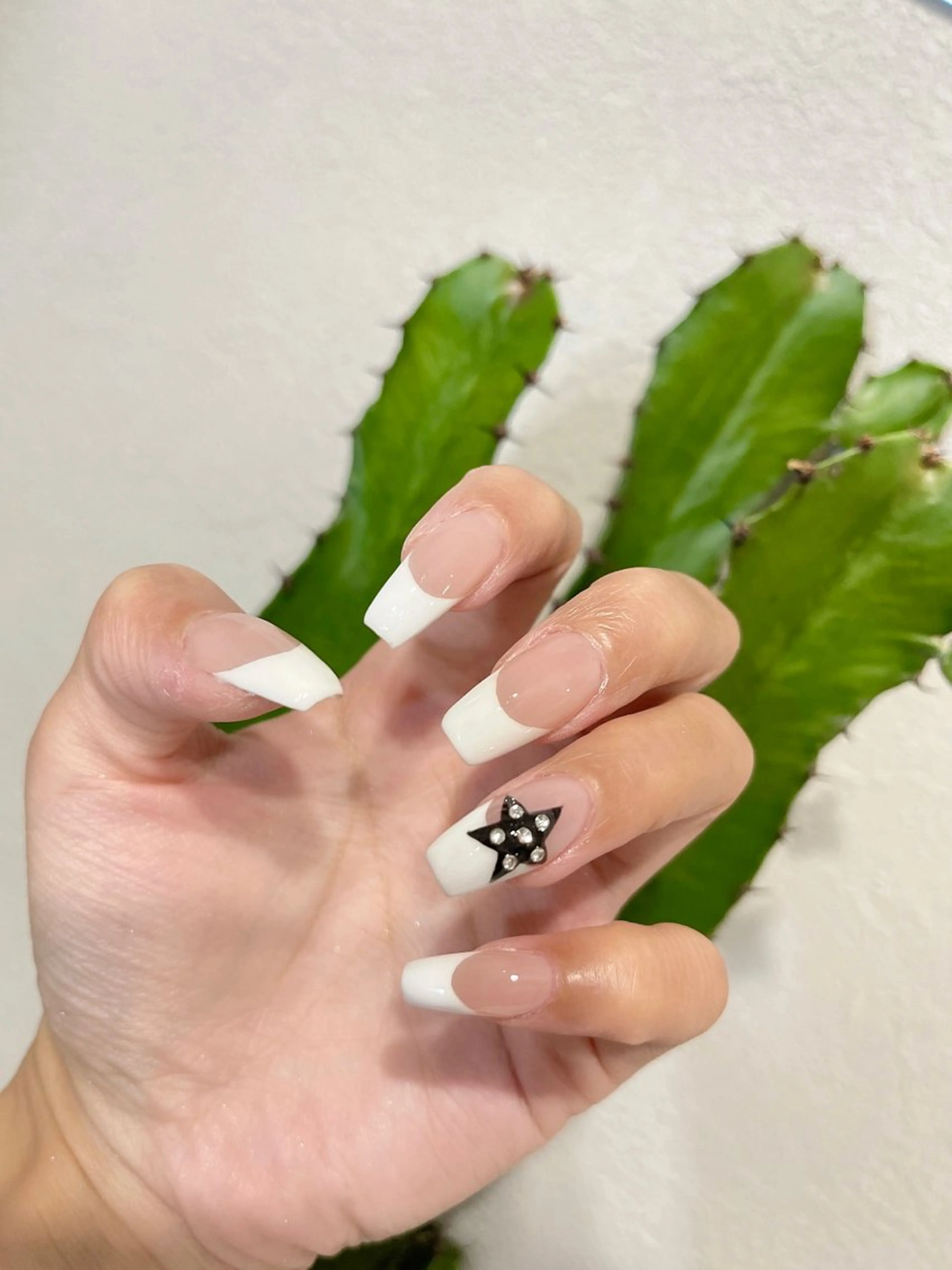 ネイル フレンチネイル glance nailのネイルデザイン