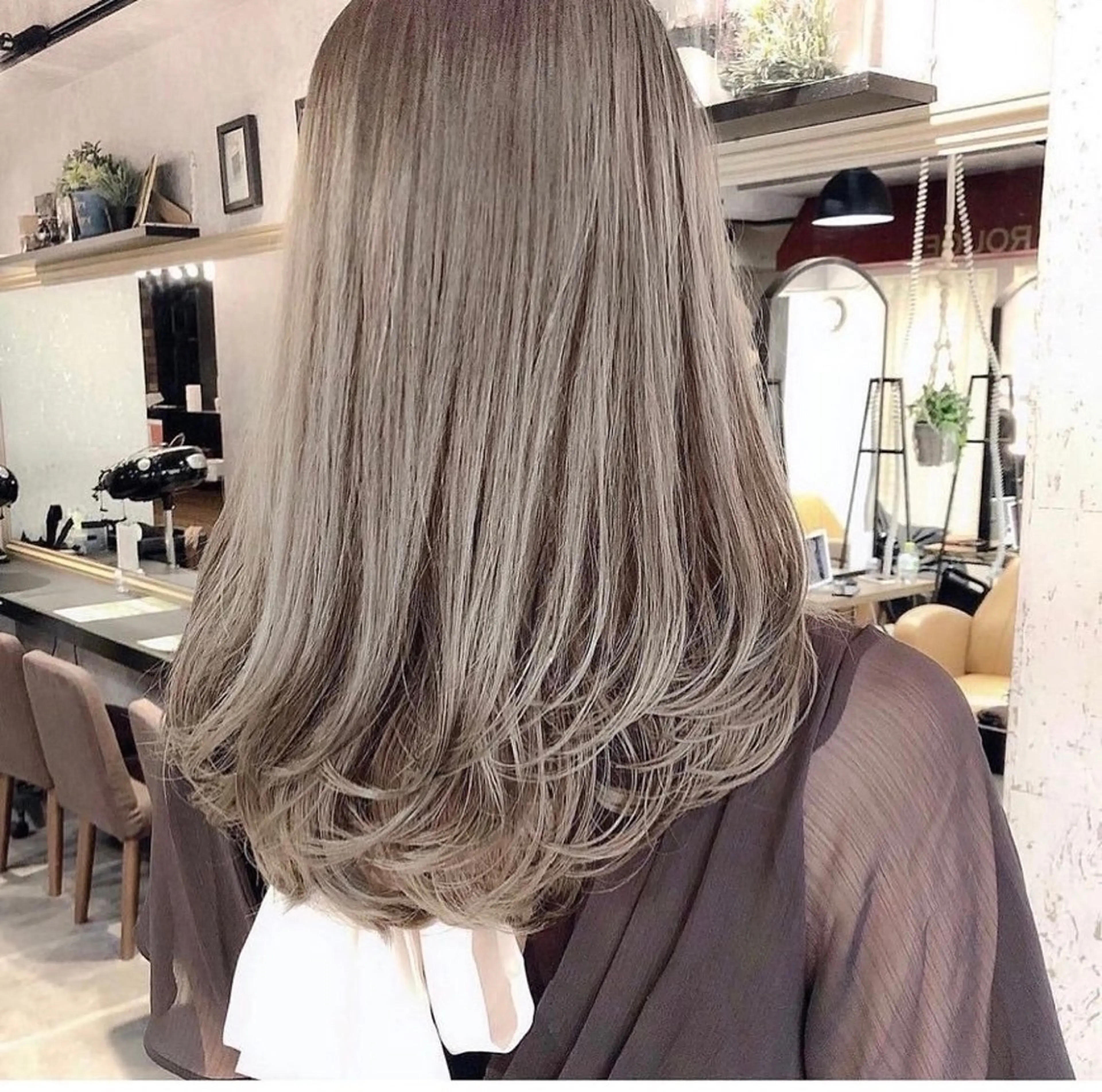 セミロング カラー ベージュカラー 透明感カラー ヘアカラー トリートメント 🍀似合わせカラー 髪質改善　YUTOのヘアスタイル