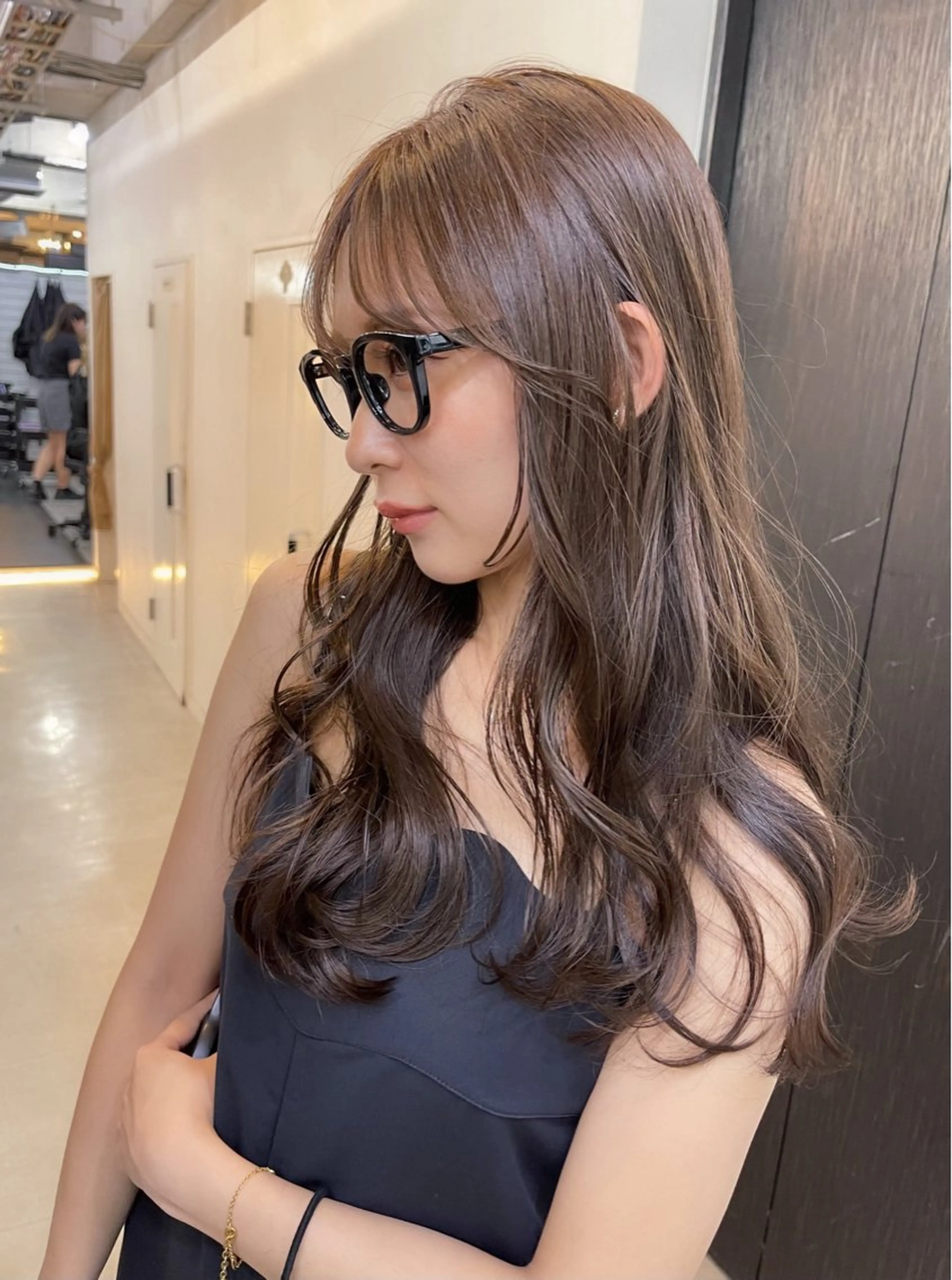 セミロング カラー ベージュカラー ブリーチ ダブルカラー ブリーチなしカラー オリーブベージュ ヘアカラー トリートメント AiM 大名のヘアスタイル