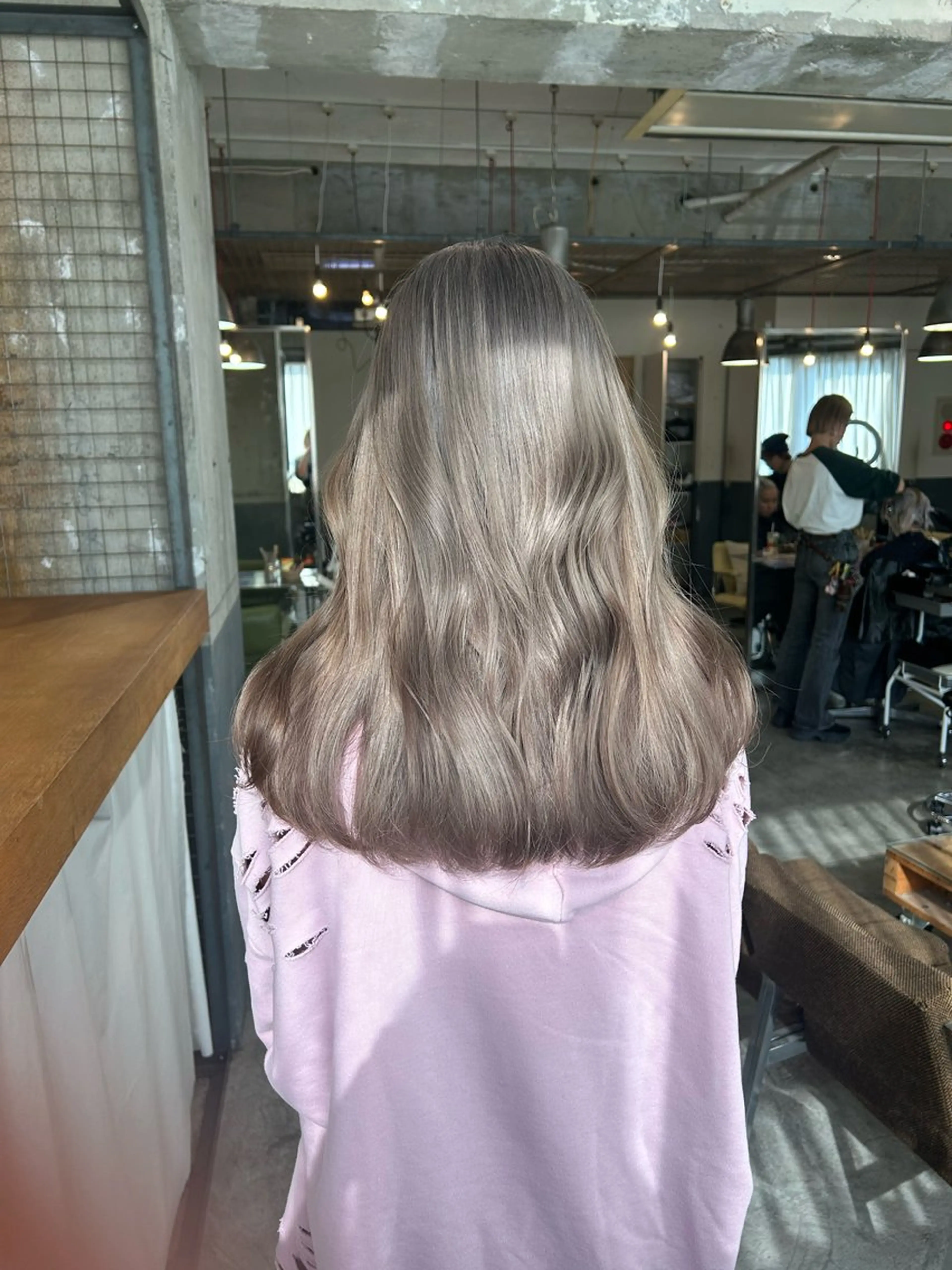 ロング カラー ベージュカラー ペールベージュ ヘアカラー keen 立川のヘアスタイル