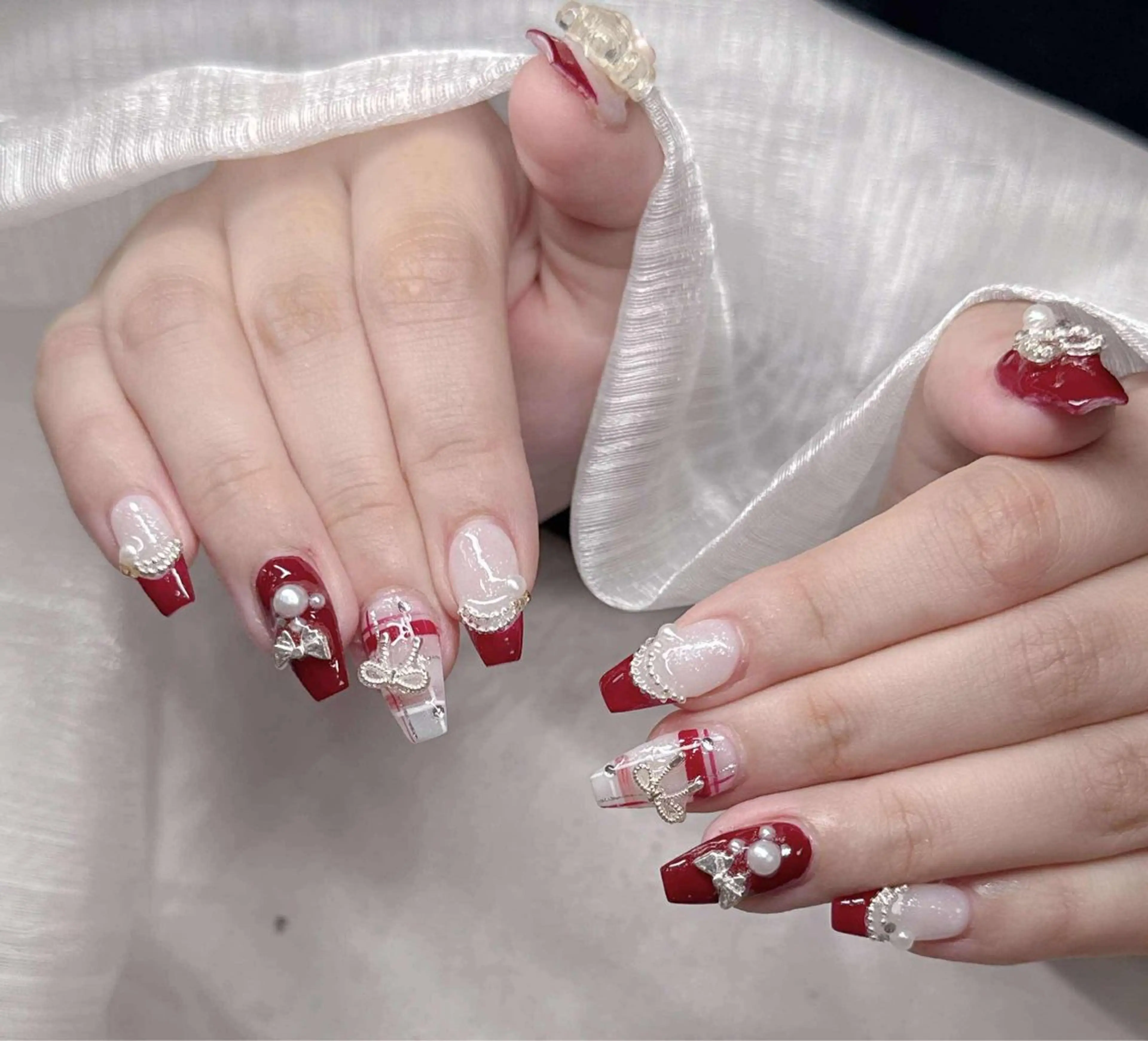 ネイル 長さ出し グラデーション 卒業式 キラキラネイル マグネットネイル ハンドネイル Lee Nailsのネイルデザイン