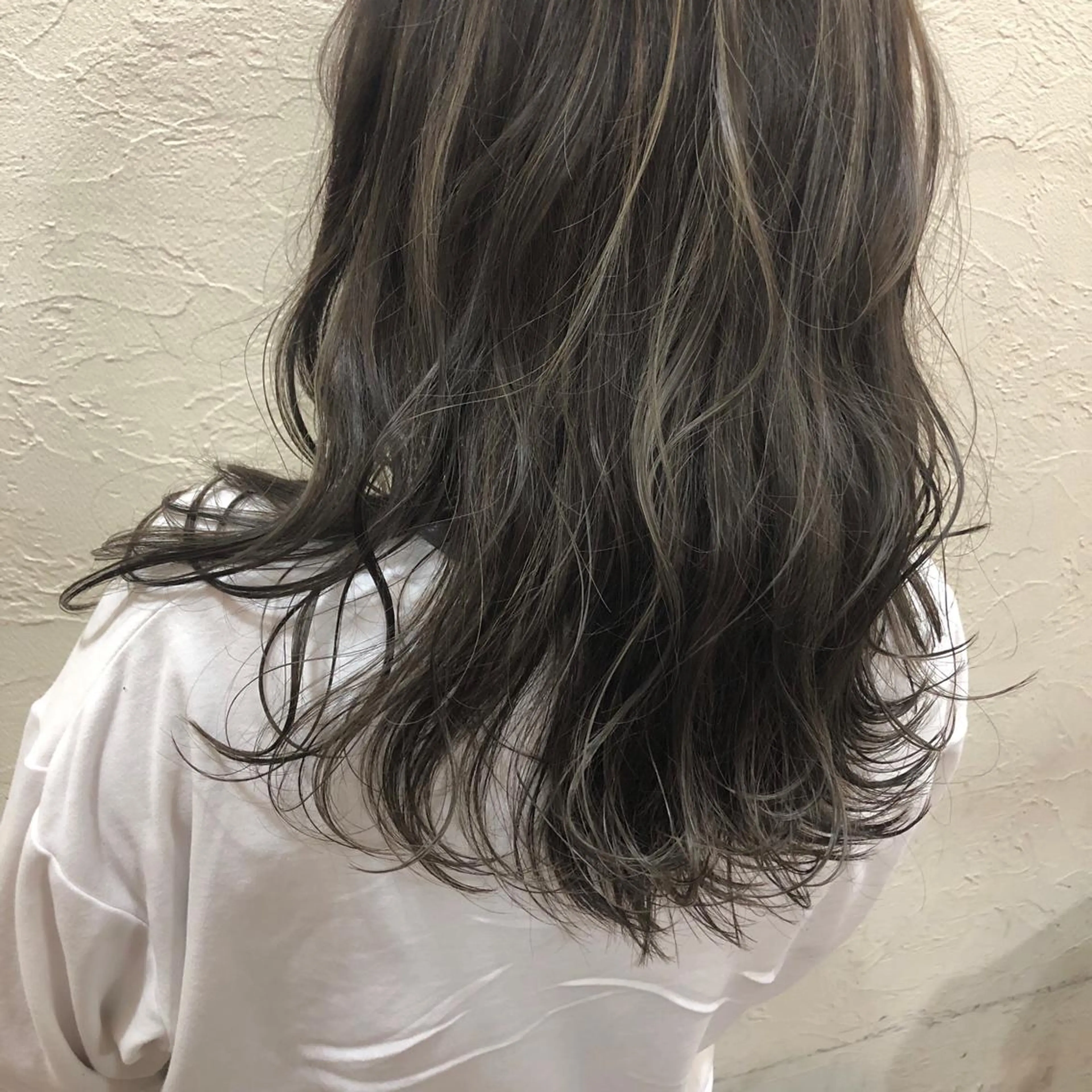 セミロング カラー ハイライトカラー ハイライト ヘアカラー トリートメント ENIF ヤマグチアツコのヘアスタイル