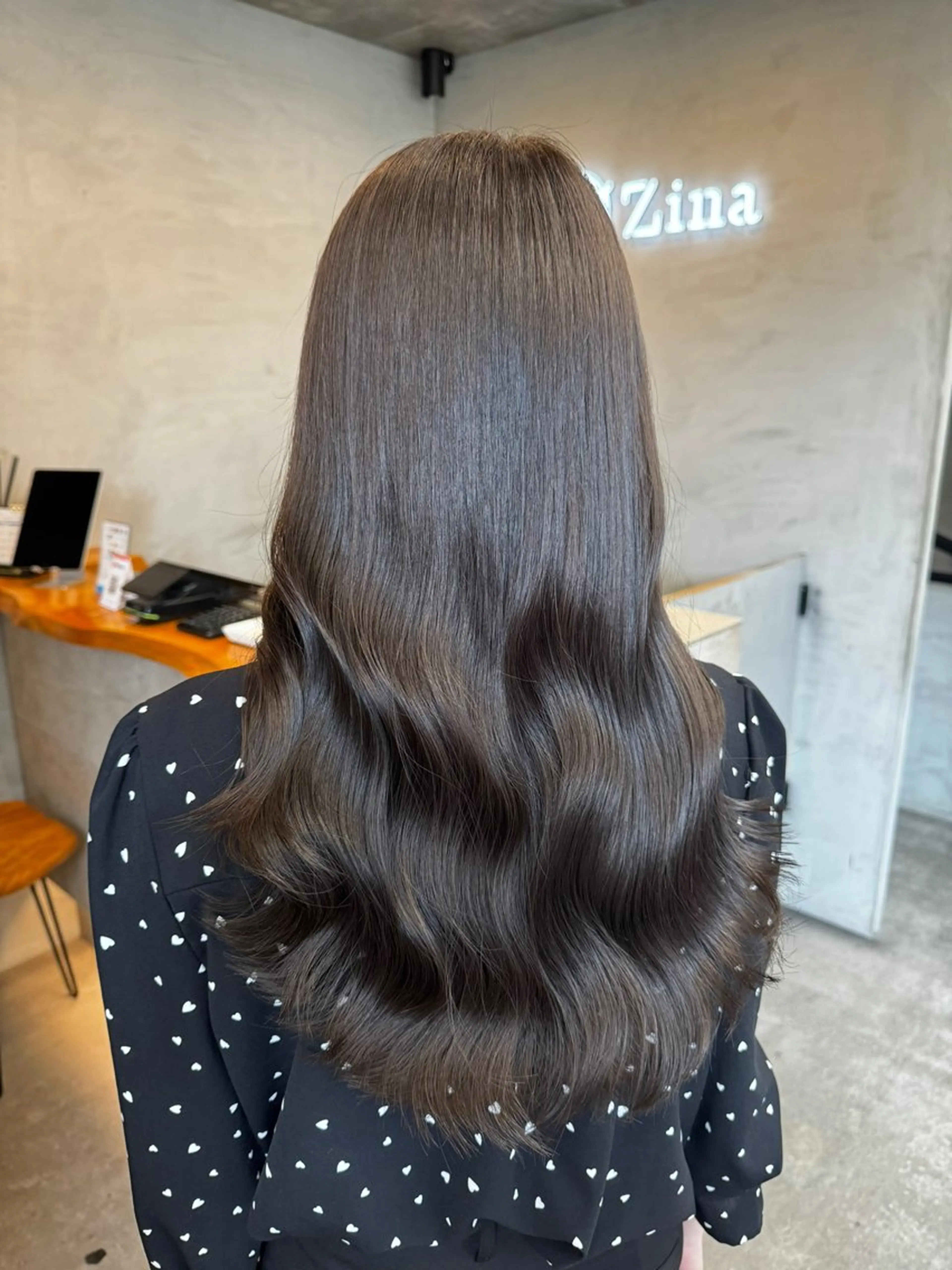 ロング カラー ブリーチ 透明感カラー ダブルカラー グレージュ ブリーチなしカラー カット ヘアカラー トリートメント Zina  池袋所属・渡邉 龍弥のヘアスタイル
