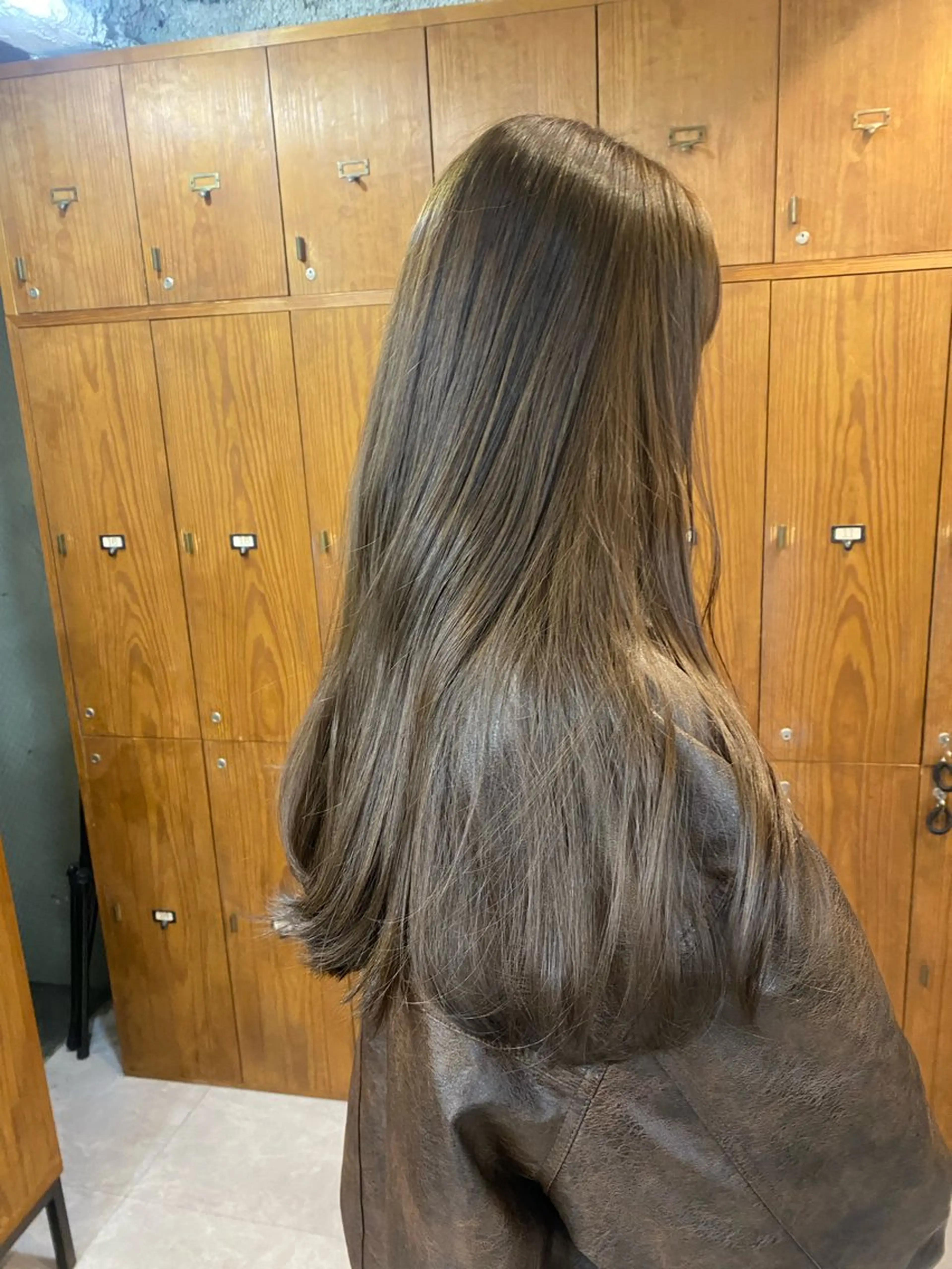 ロング カラー ベージュカラー オリーブベージュ カット ヘアカラー トリートメント ヤスザトアヤノ ／レイヤー／オリーブのヘアスタイル