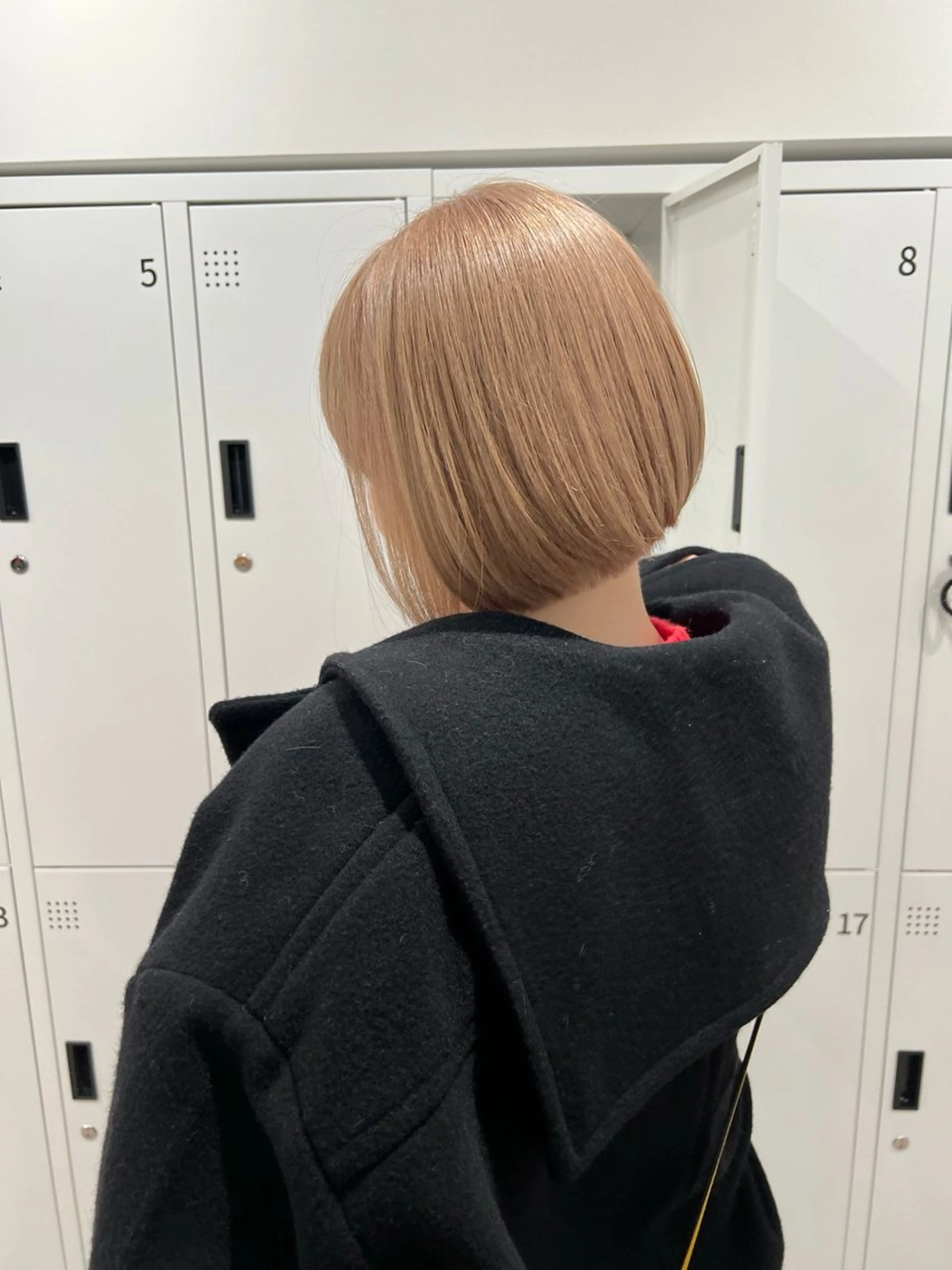 ミディアム カラー ハイトーンカラー ボブ 三宅 昌太のヘアスタイル