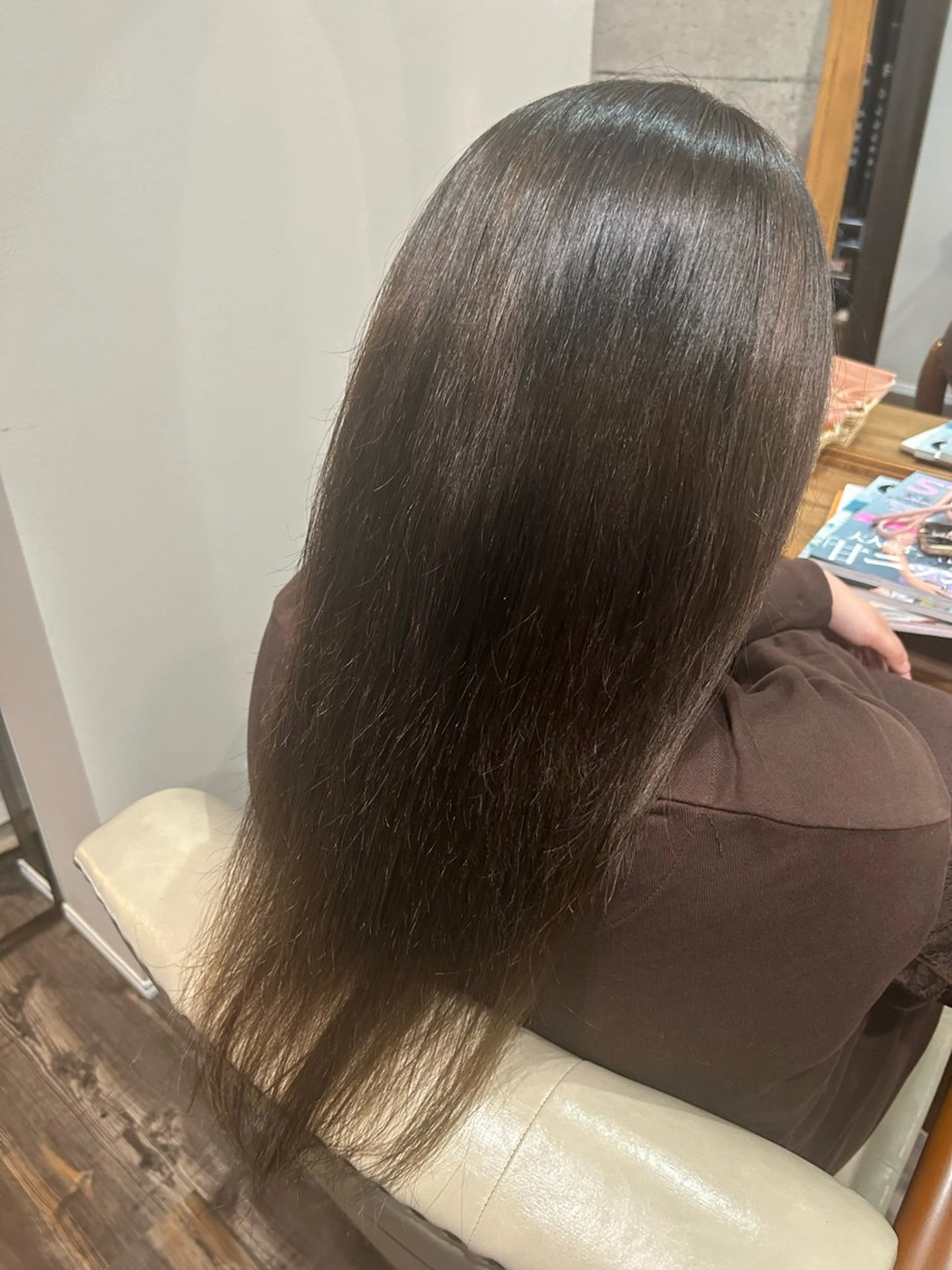 カラー グレージュ 今野 詩音のヘアスタイル